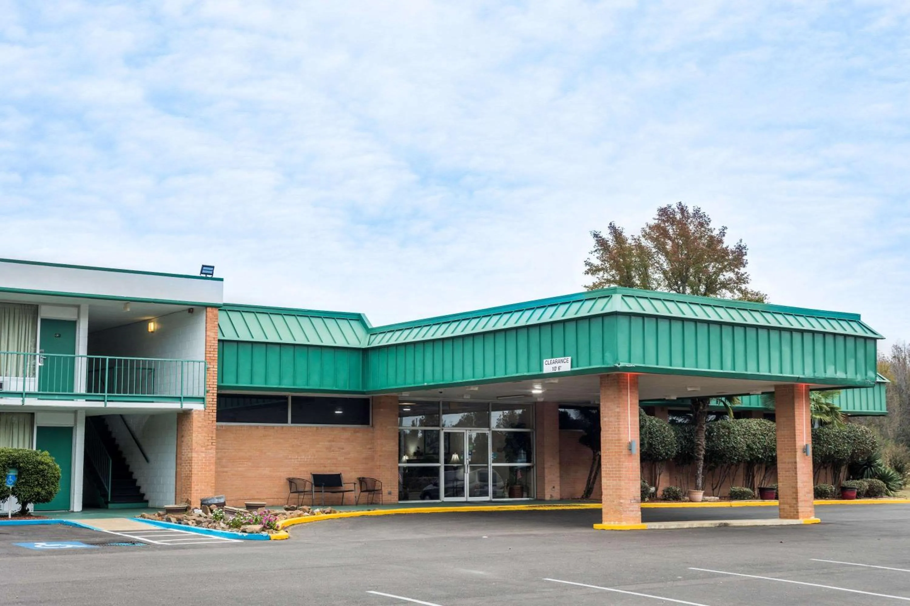 Property building in Super 8 by Wyndham Hope