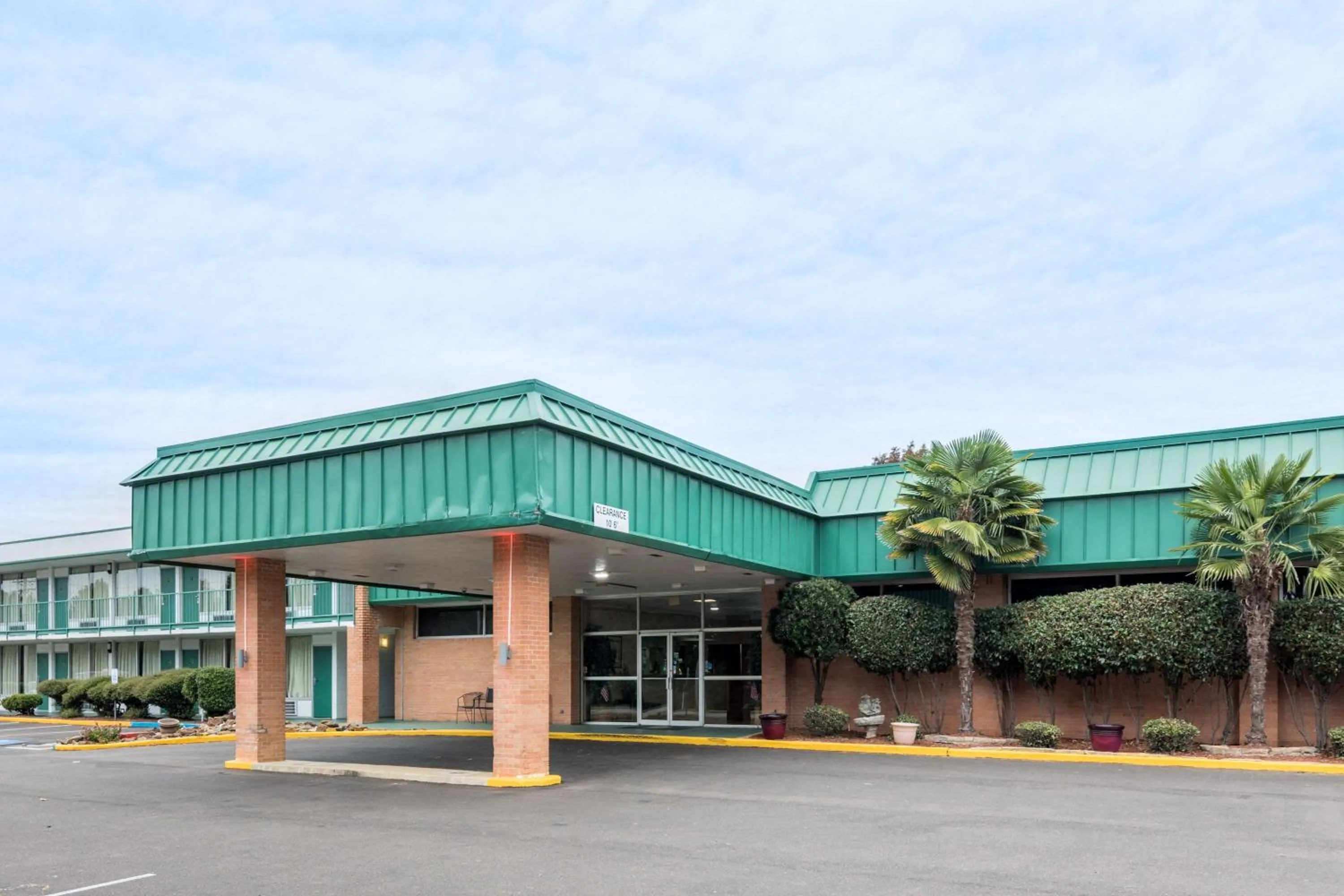 Property building in Super 8 by Wyndham Hope