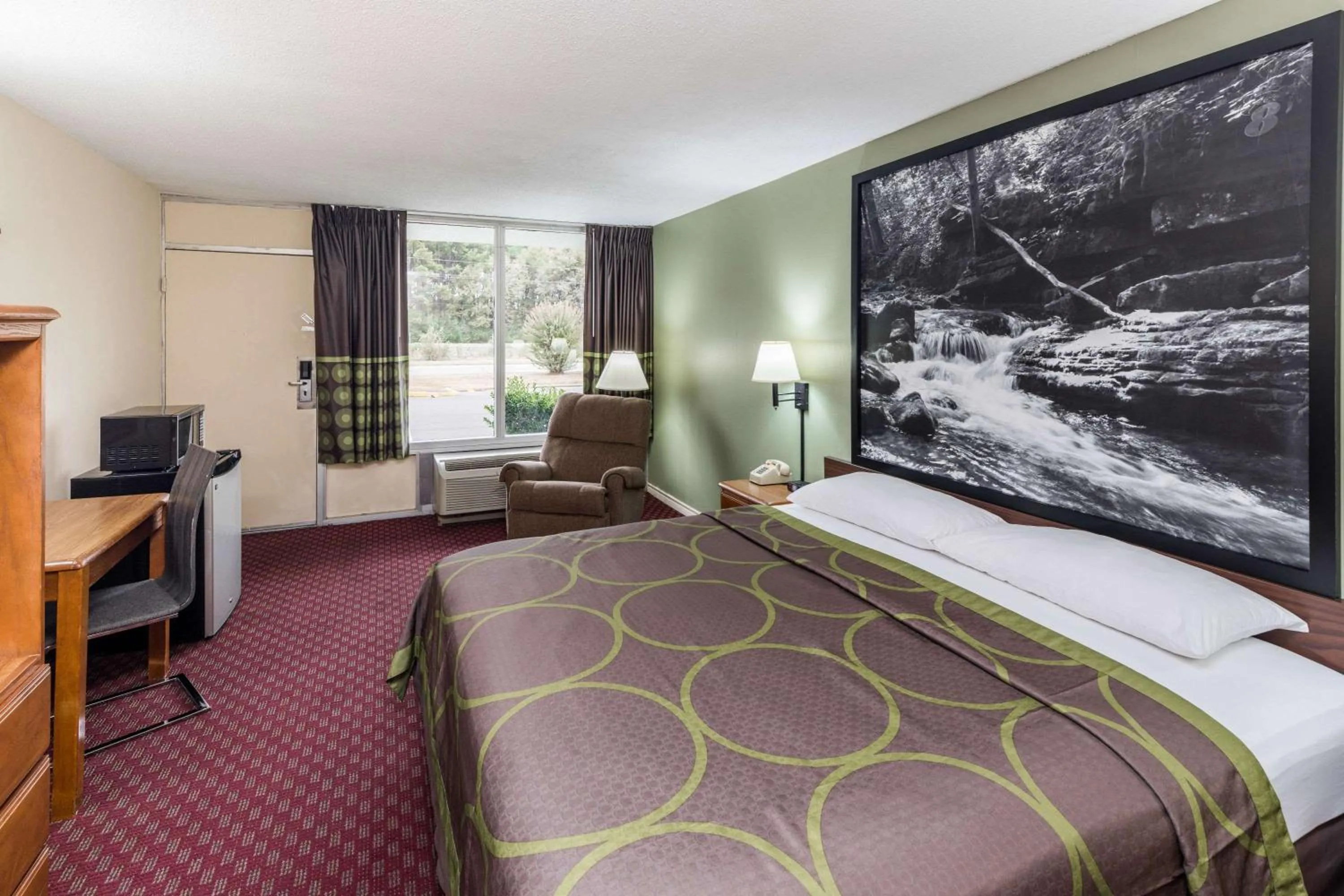 Photo of the whole room in Super 8 by Wyndham Hope