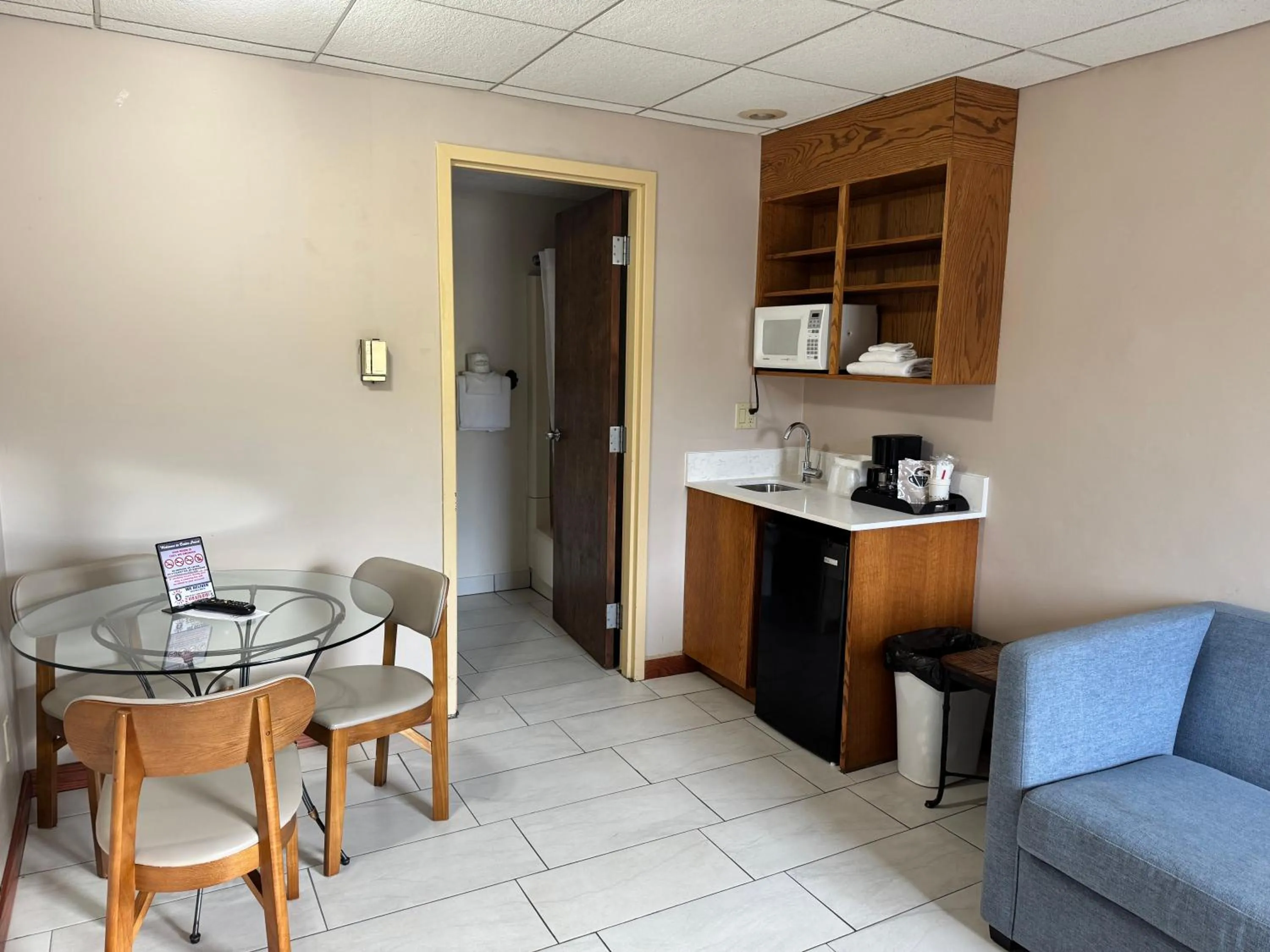 microwave in South Shore Inn