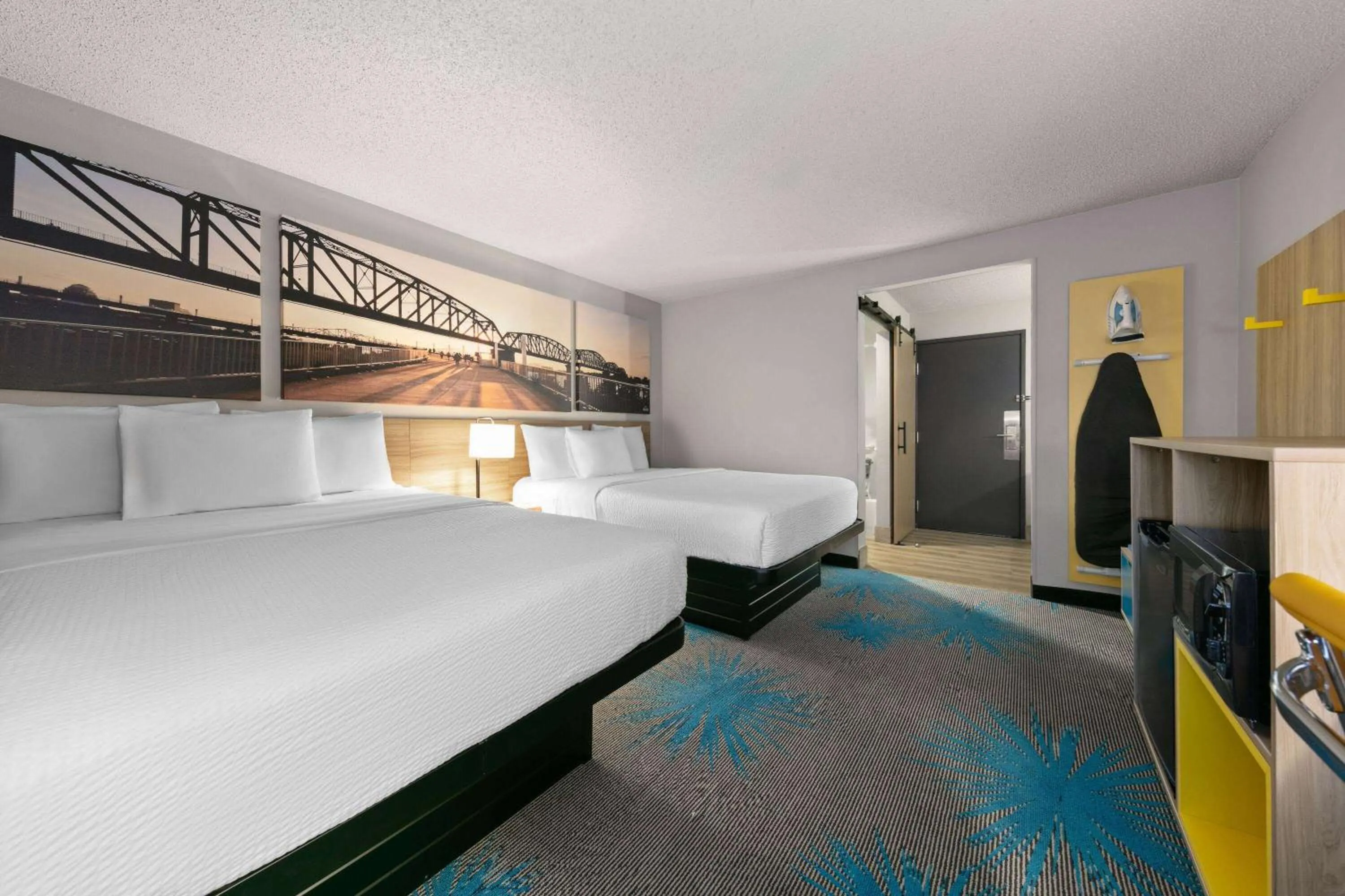 Photo of the whole room, Bed in Days Inn by Wyndham Fort Smith