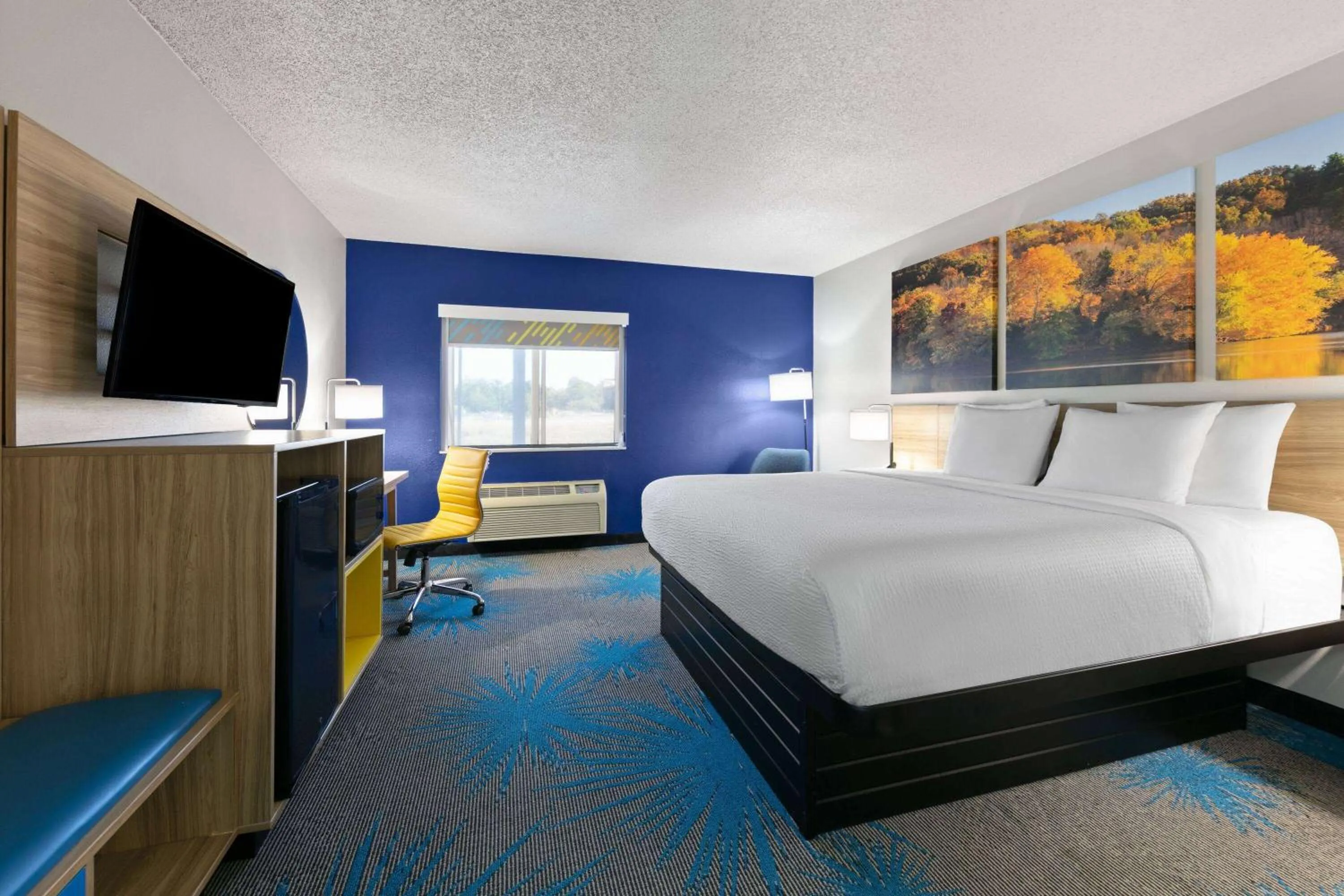 Photo of the whole room, Bed in Days Inn by Wyndham Fort Smith