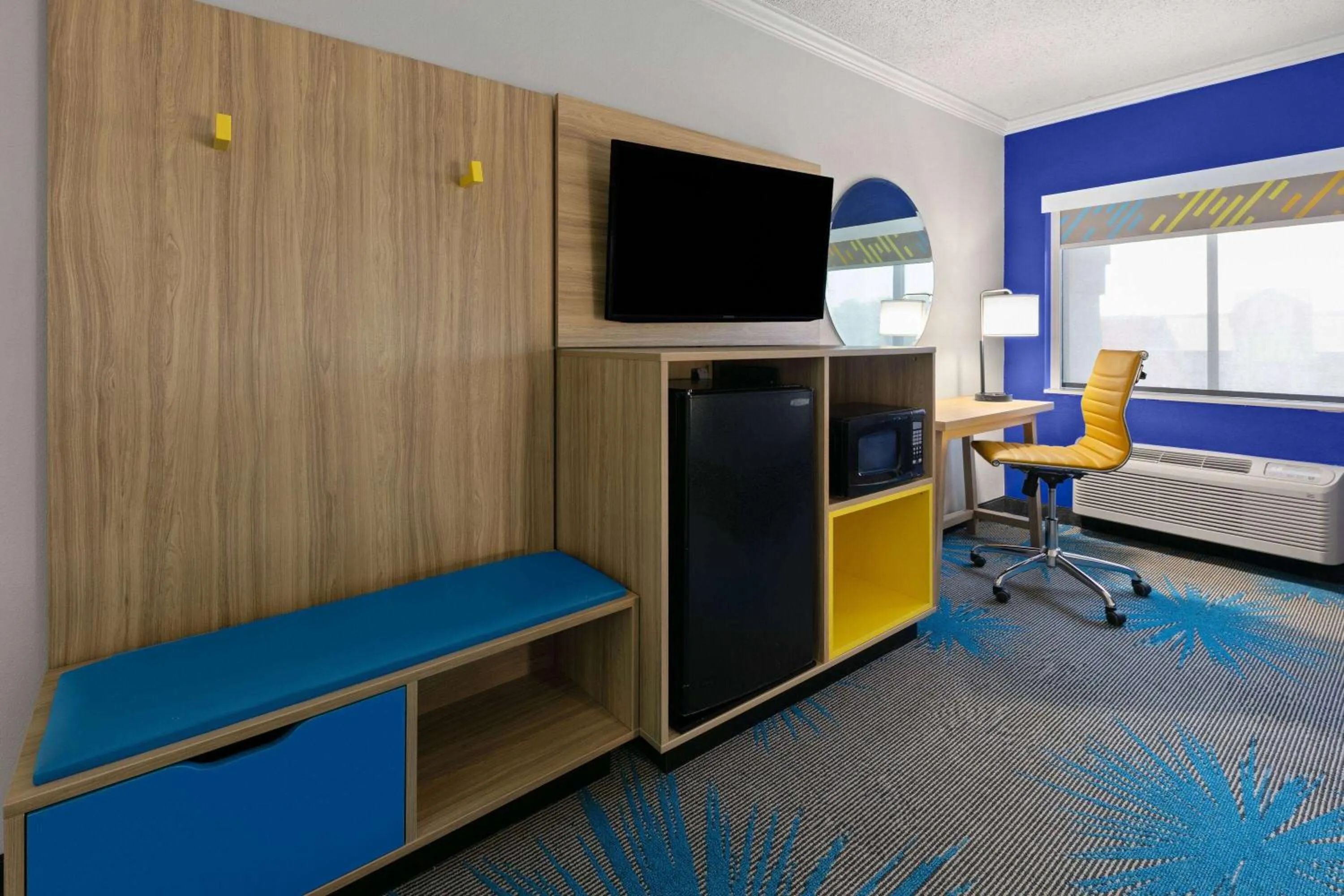 Photo of the whole room, Bed in Days Inn by Wyndham Fort Smith