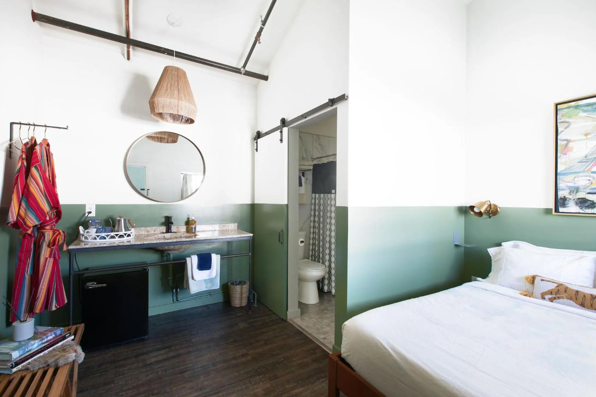 Bathroom, Bed in Mellow Moon Lodge