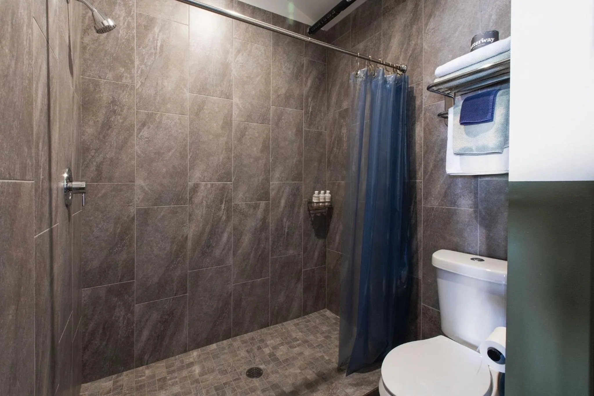 Shower in Mellow Moon Lodge