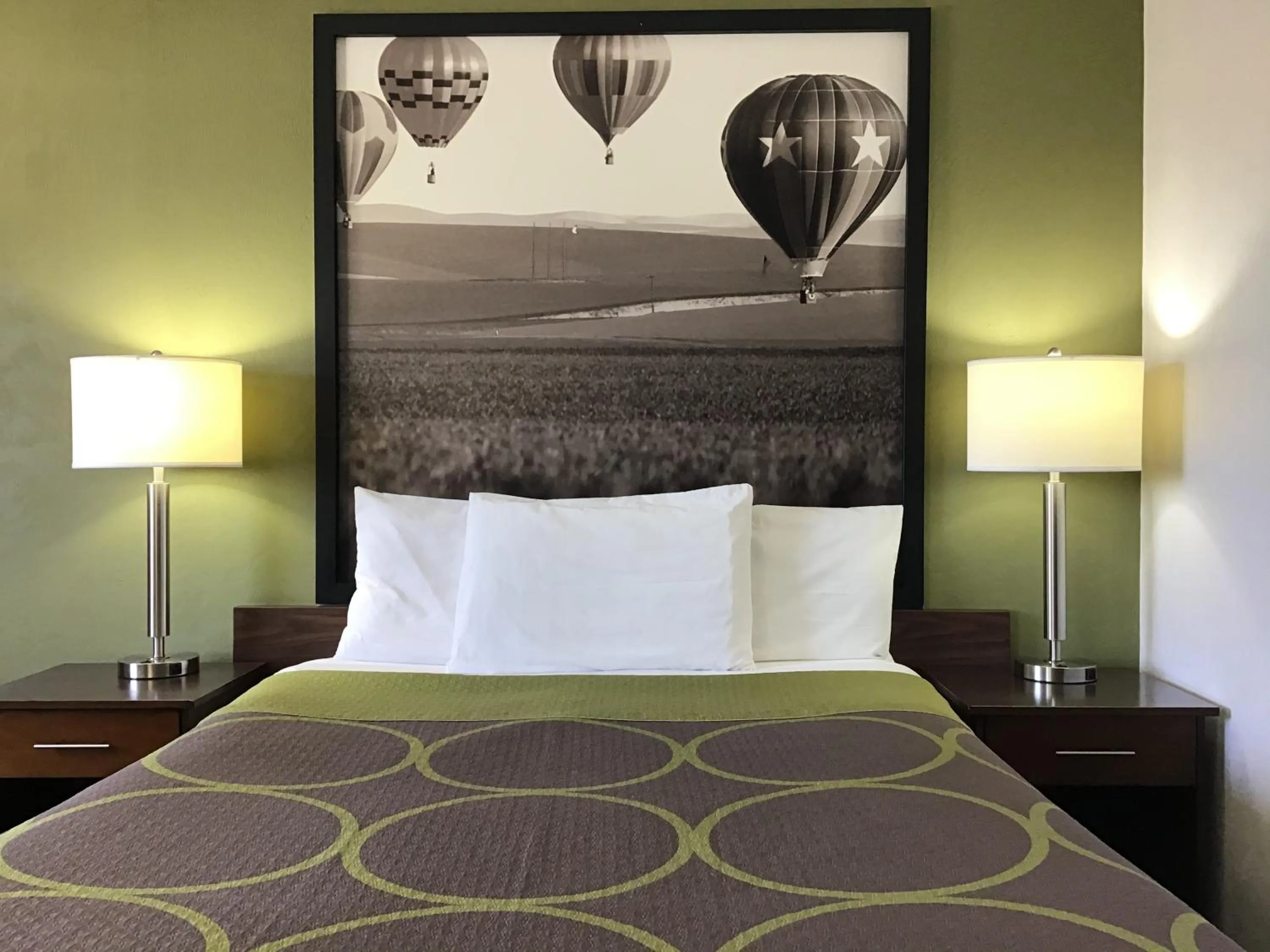 Bedroom, Bed in Super 8 by Wyndham Walla Walla