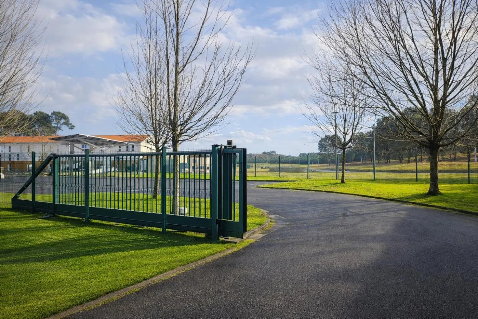 Parking in The Originals City, Hôtel Les Bruyères, Dax Nord