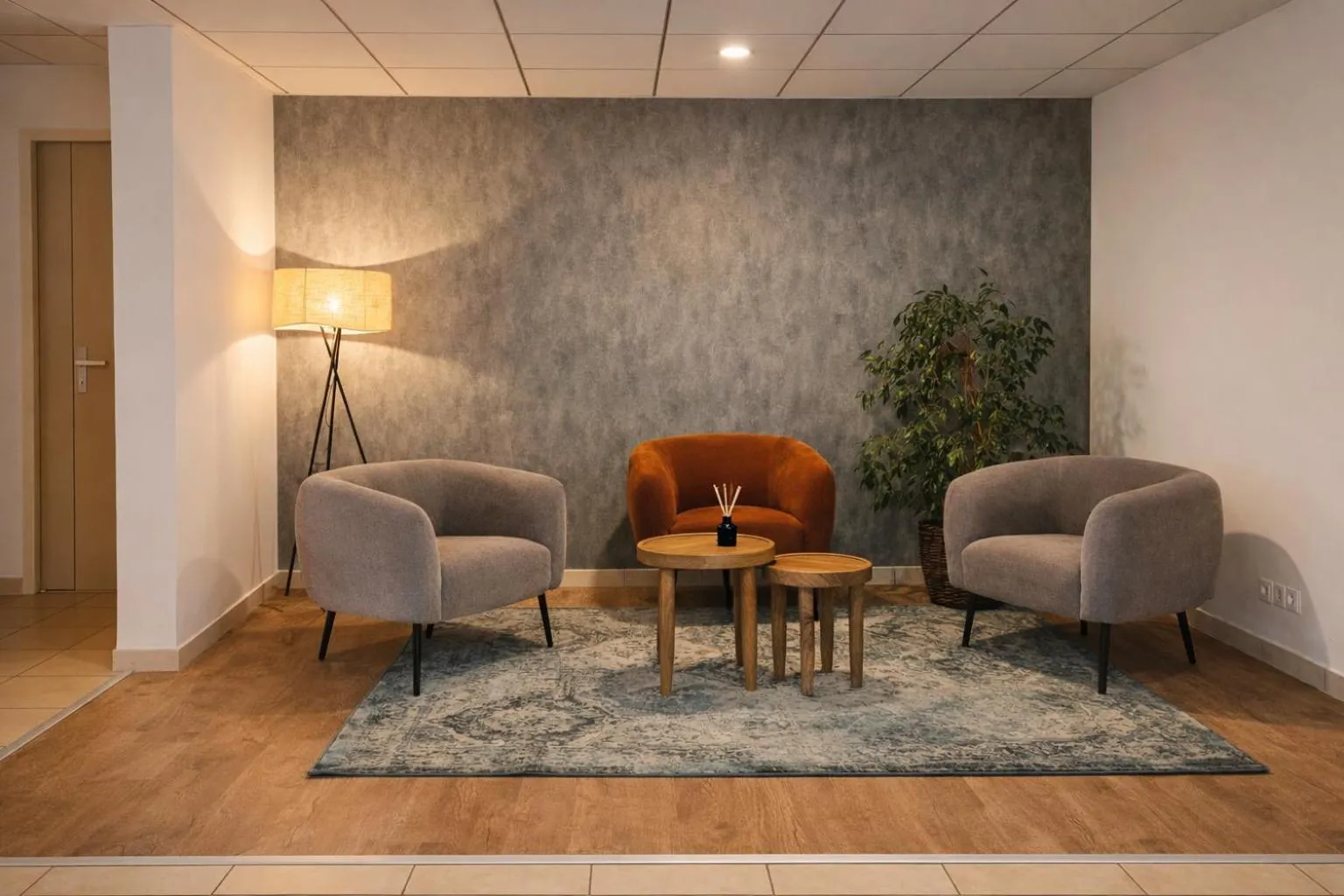 Lobby or reception in The Originals City, Hôtel Les Bruyères, Dax Nord