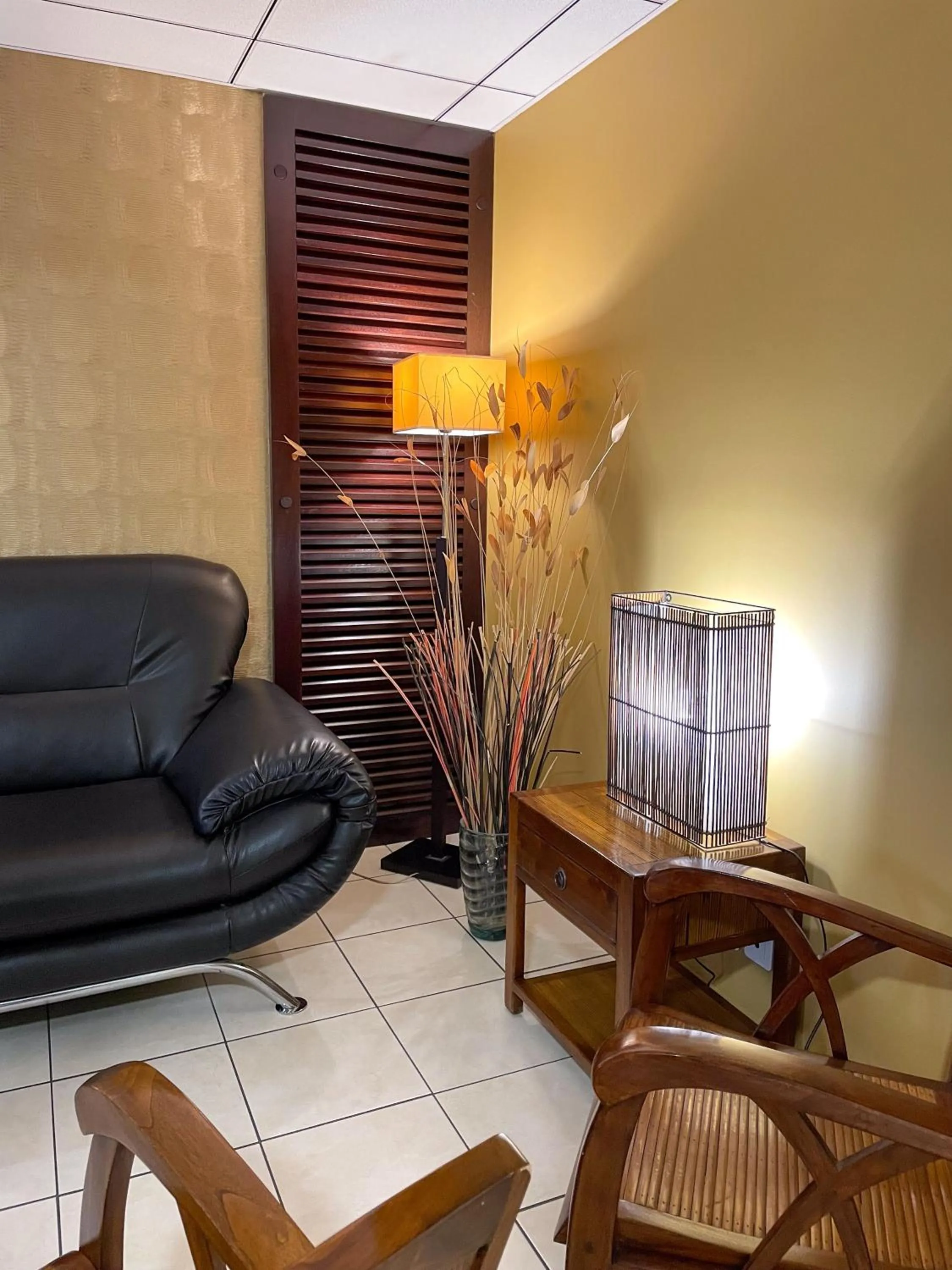 Lobby or reception in The Originals City, Hôtel Les Bruyères, Dax Nord