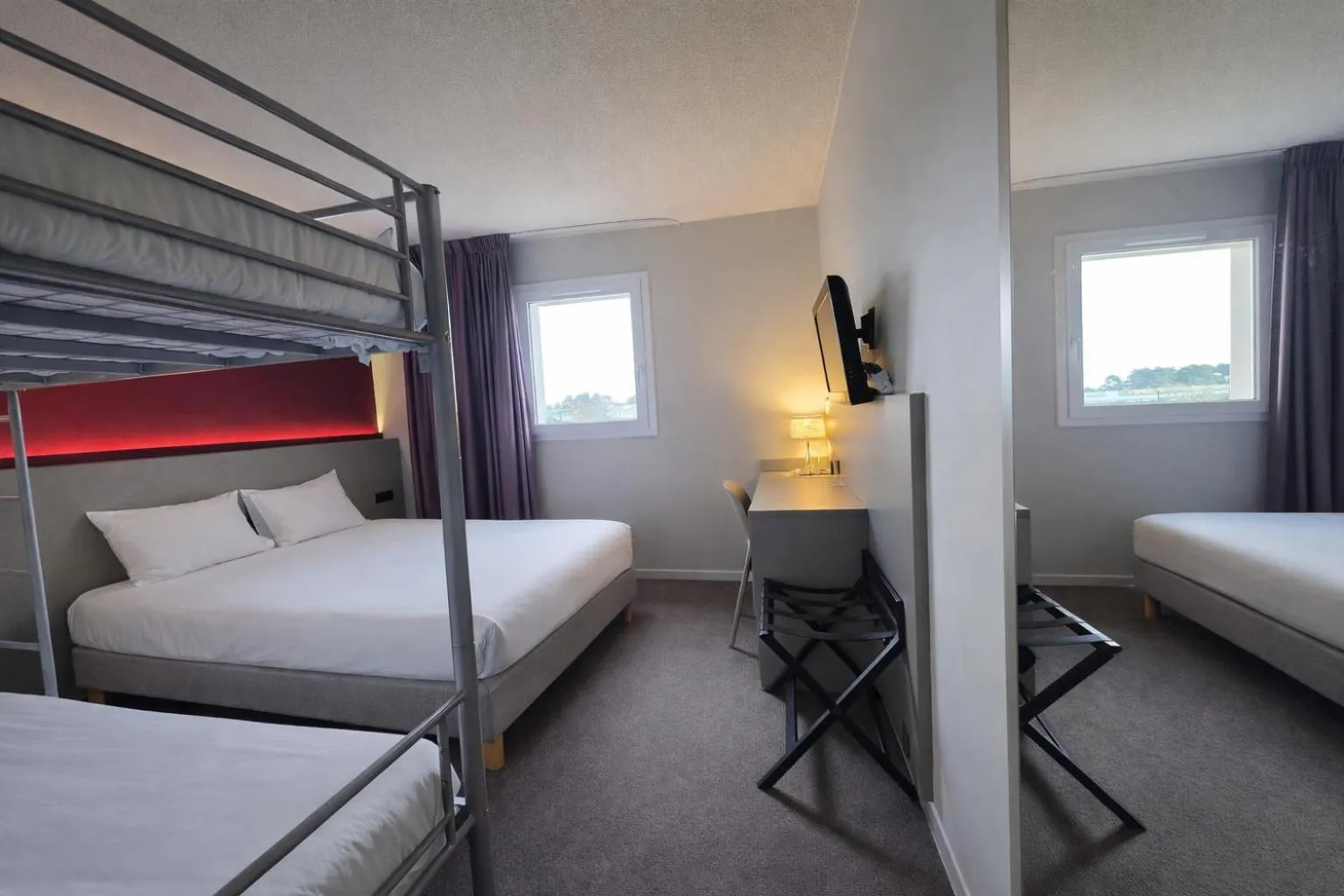 Bedroom, Bed in The Originals City, Hôtel Les Bruyères, Dax Nord