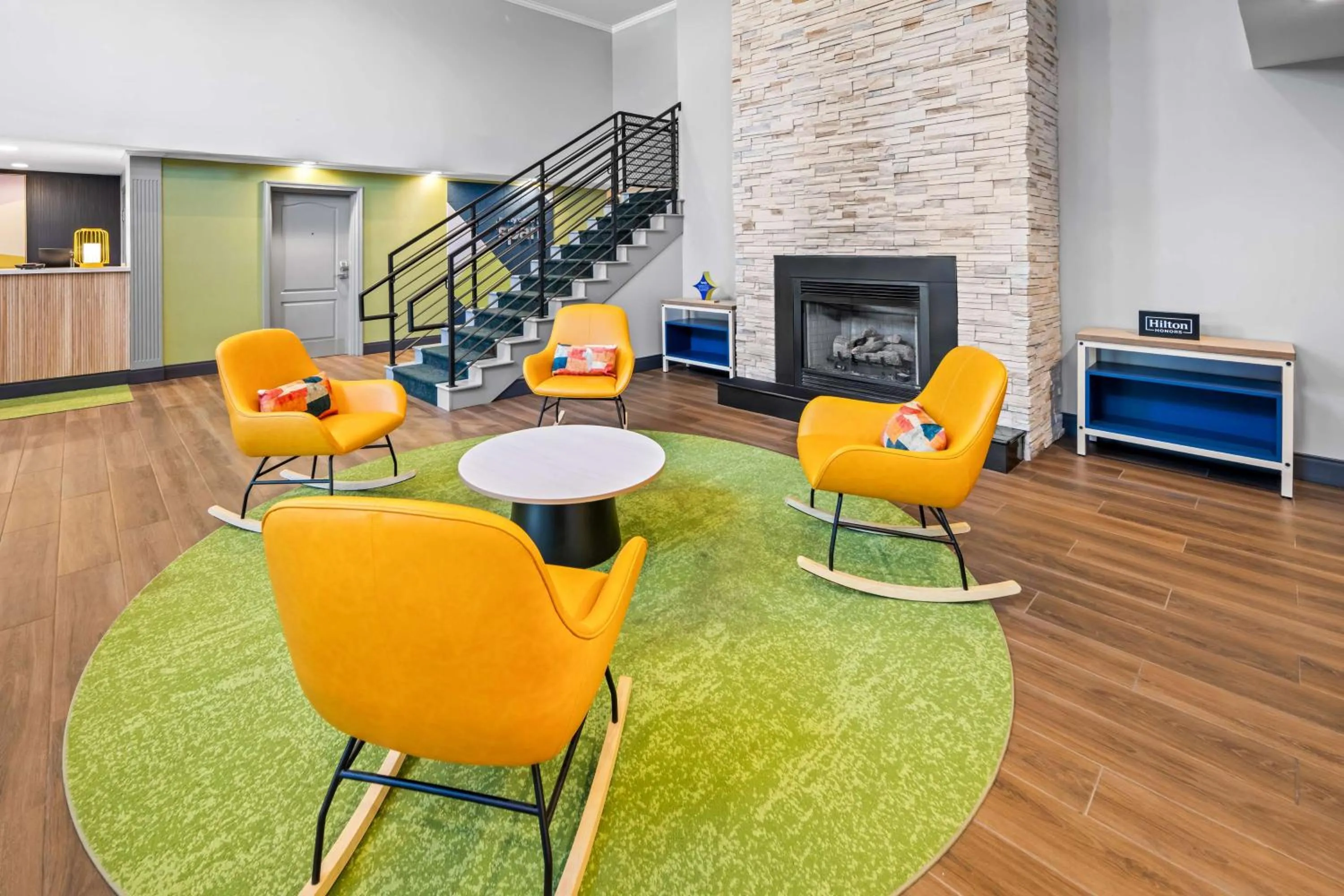 Lobby or reception in Country Inn & Suites by Radisson, Potomac Mills Woodbridge, VA