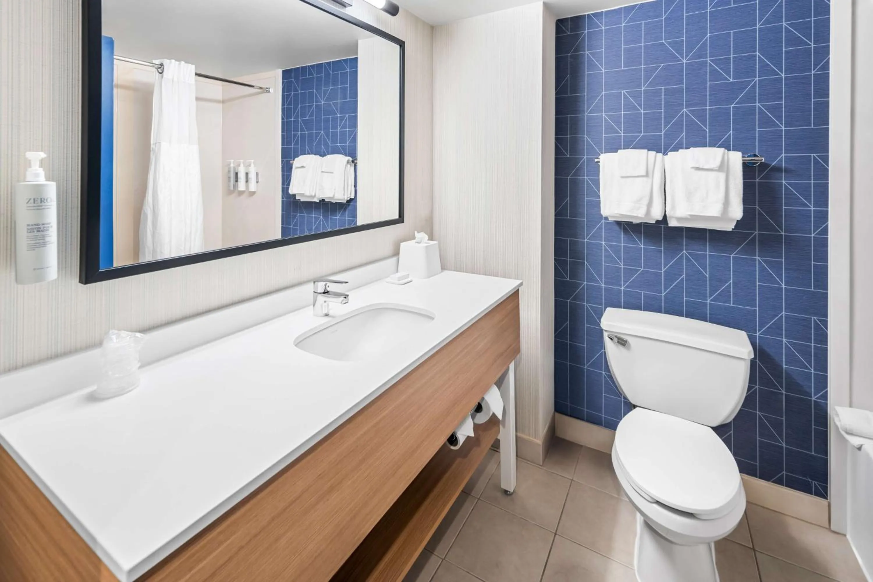 Bathroom in Country Inn & Suites by Radisson, Potomac Mills Woodbridge, VA