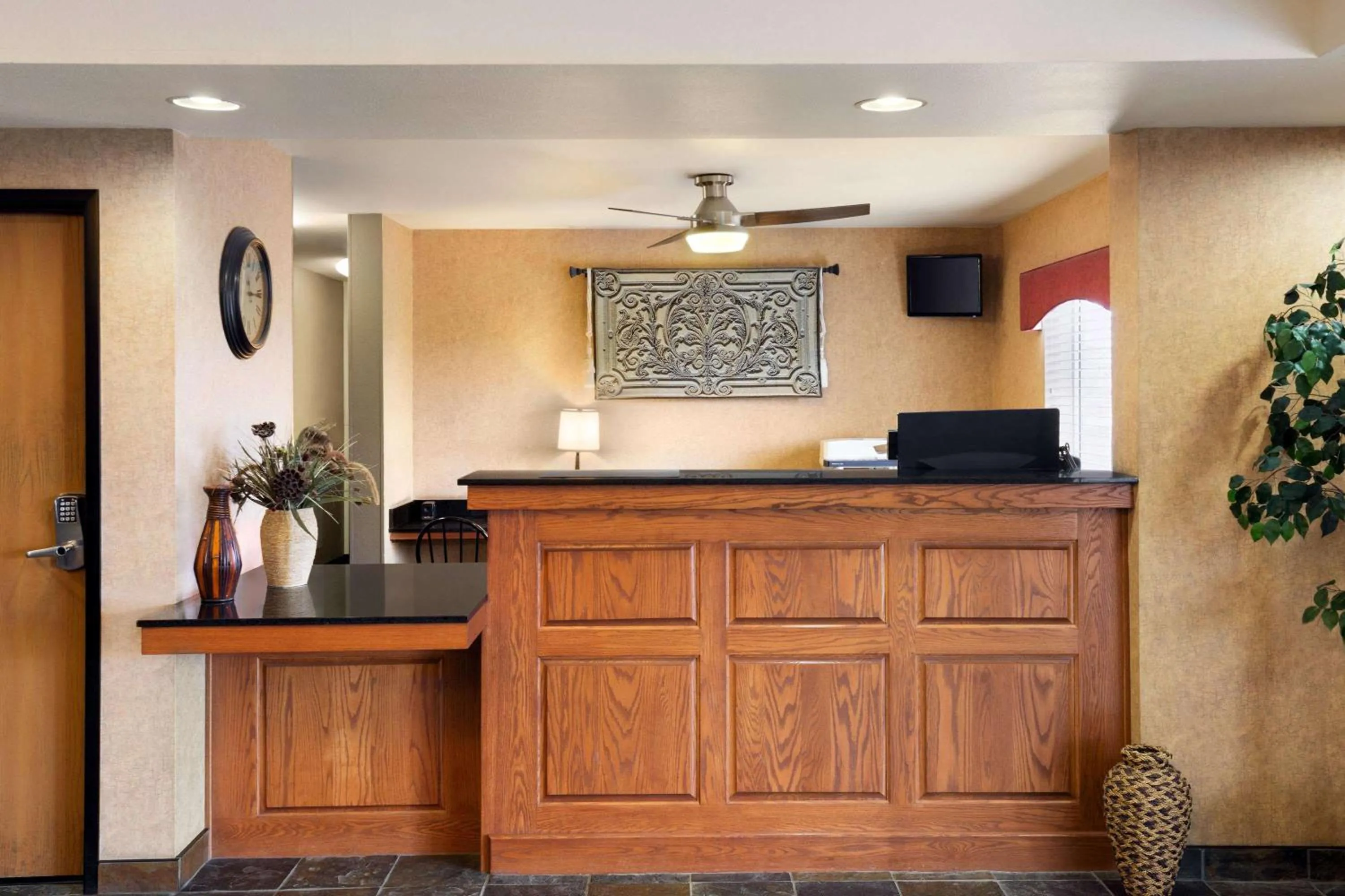Lobby or reception in Baymont by Wyndham Fremont