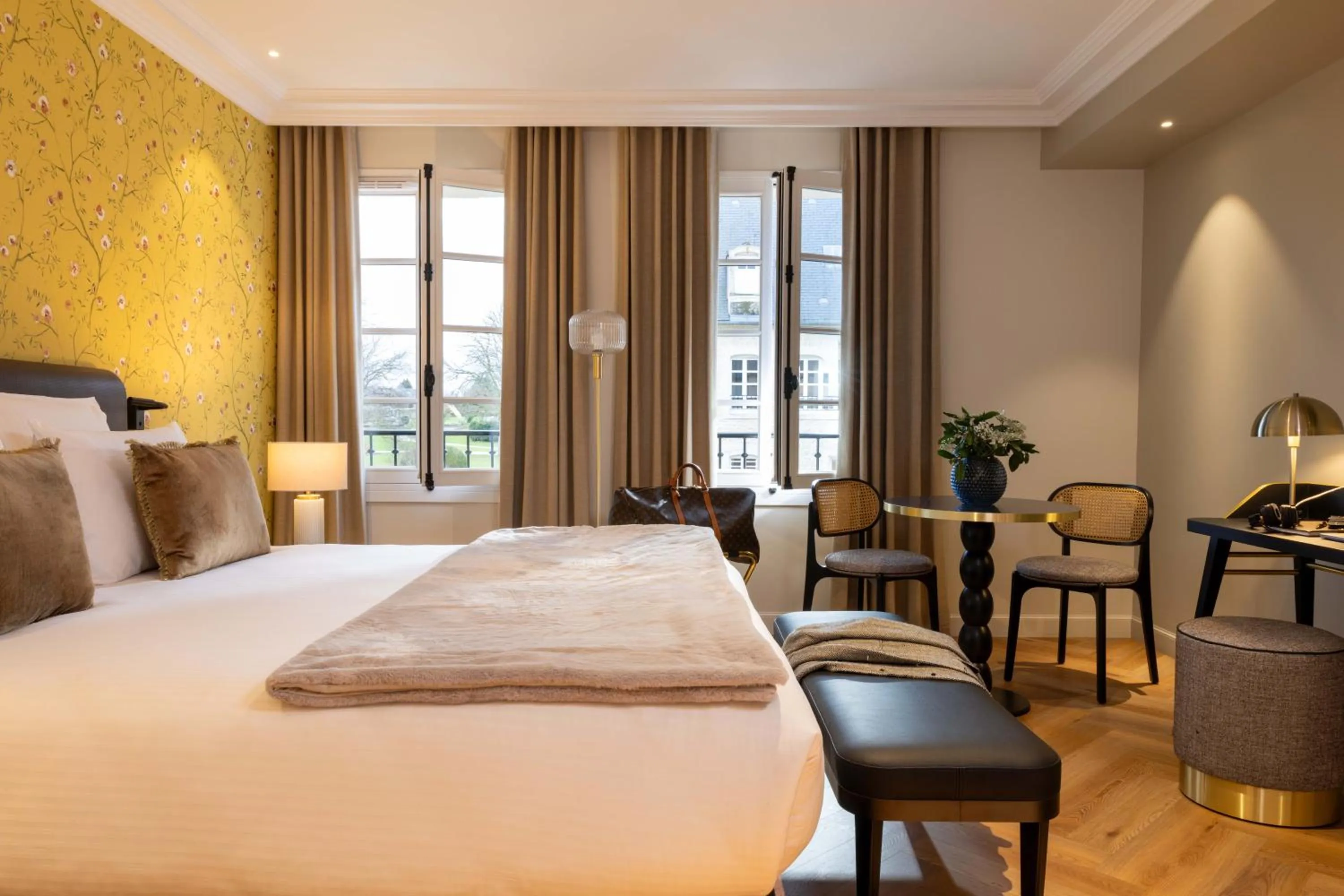 Photo of the whole room, Bed in Château Saint Gilles - Bayeux