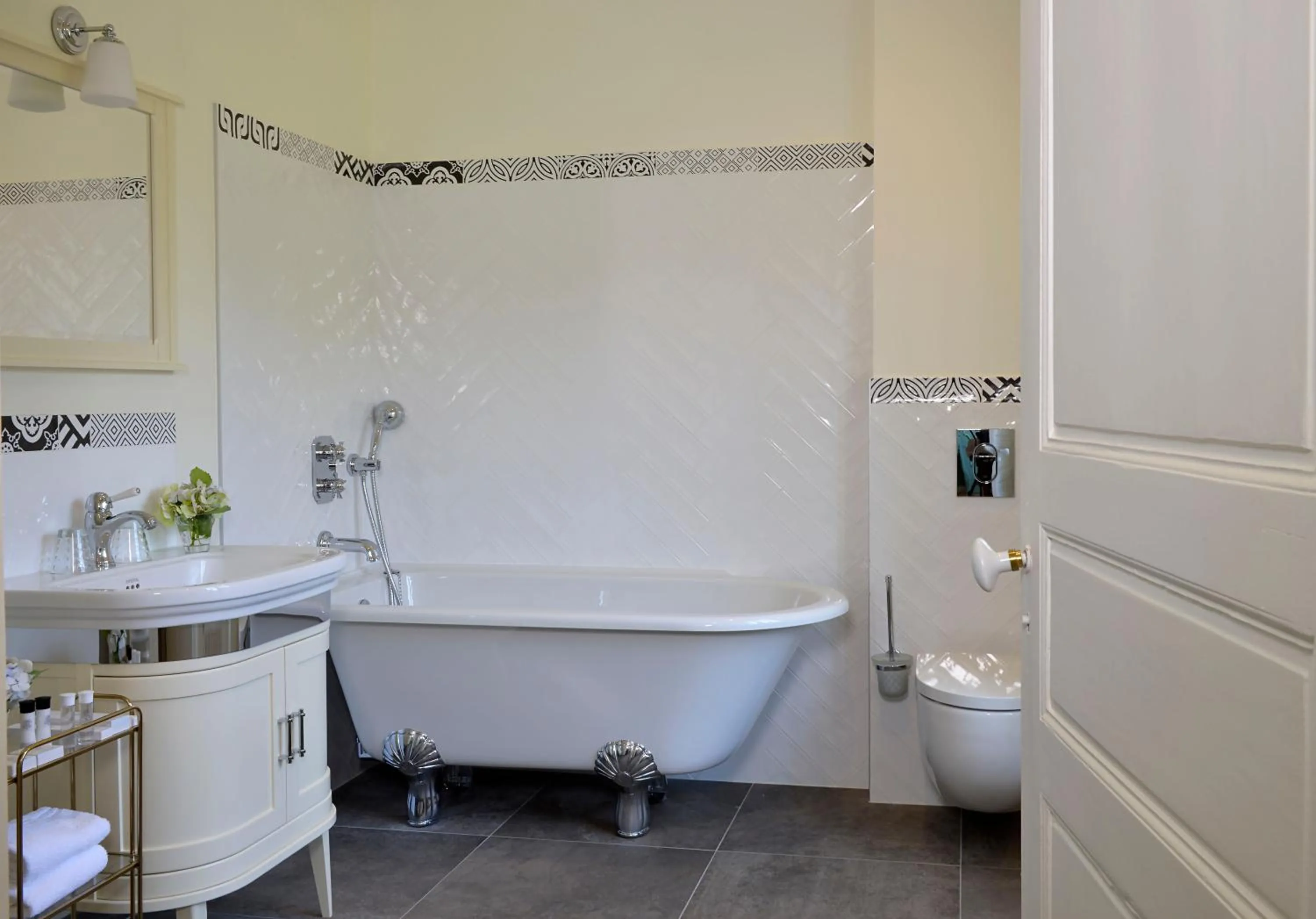 Bathroom in Château Saint Gilles - Bayeux
