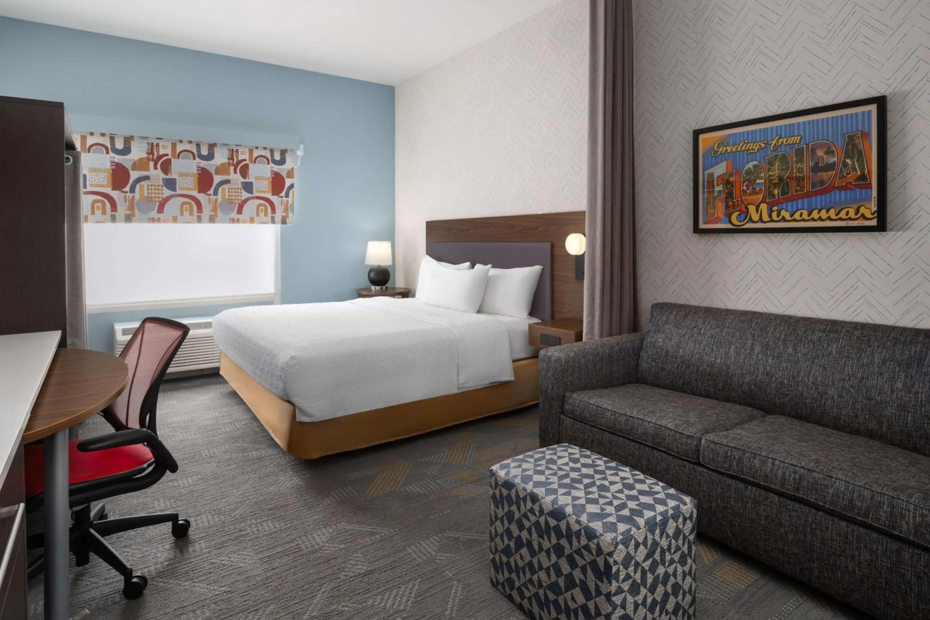 Living room, Bed in Home2 Suites by Hilton Miramar Ft. Lauderdale