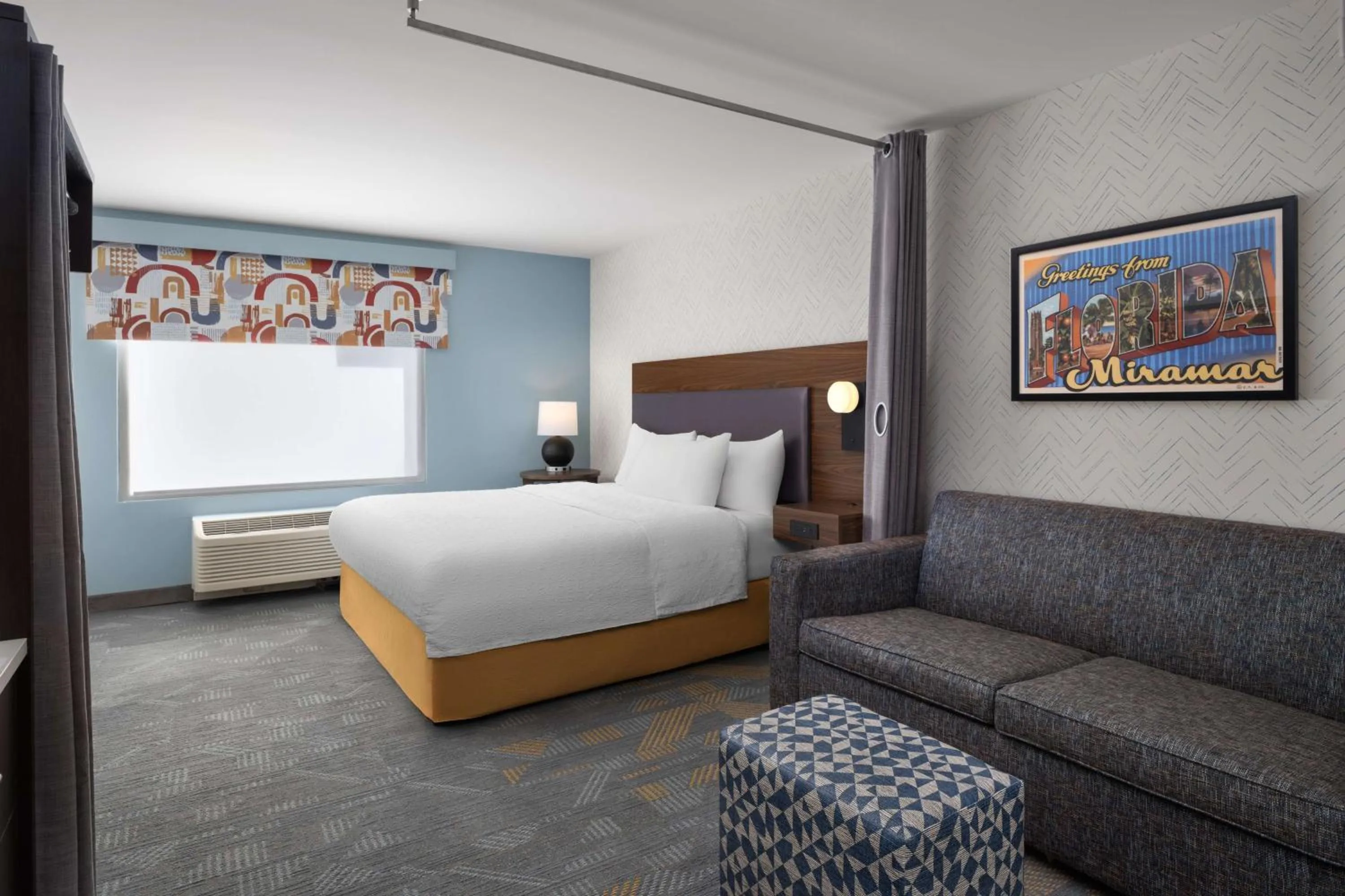 Living room, Bed in Home2 Suites by Hilton Miramar Ft. Lauderdale