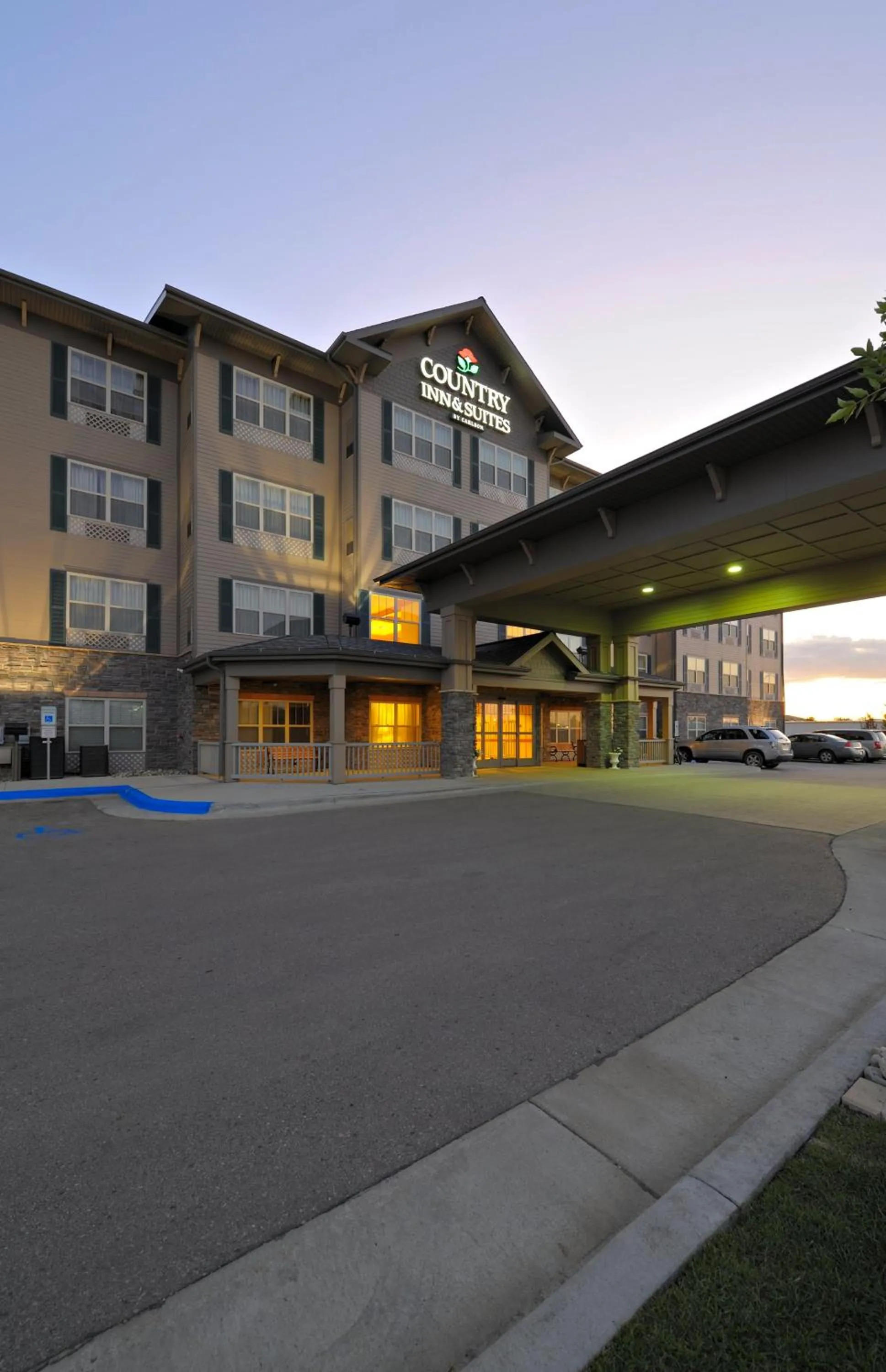 Facade/entrance in Country Inn & Suites by Radisson, Grand Forks, ND
