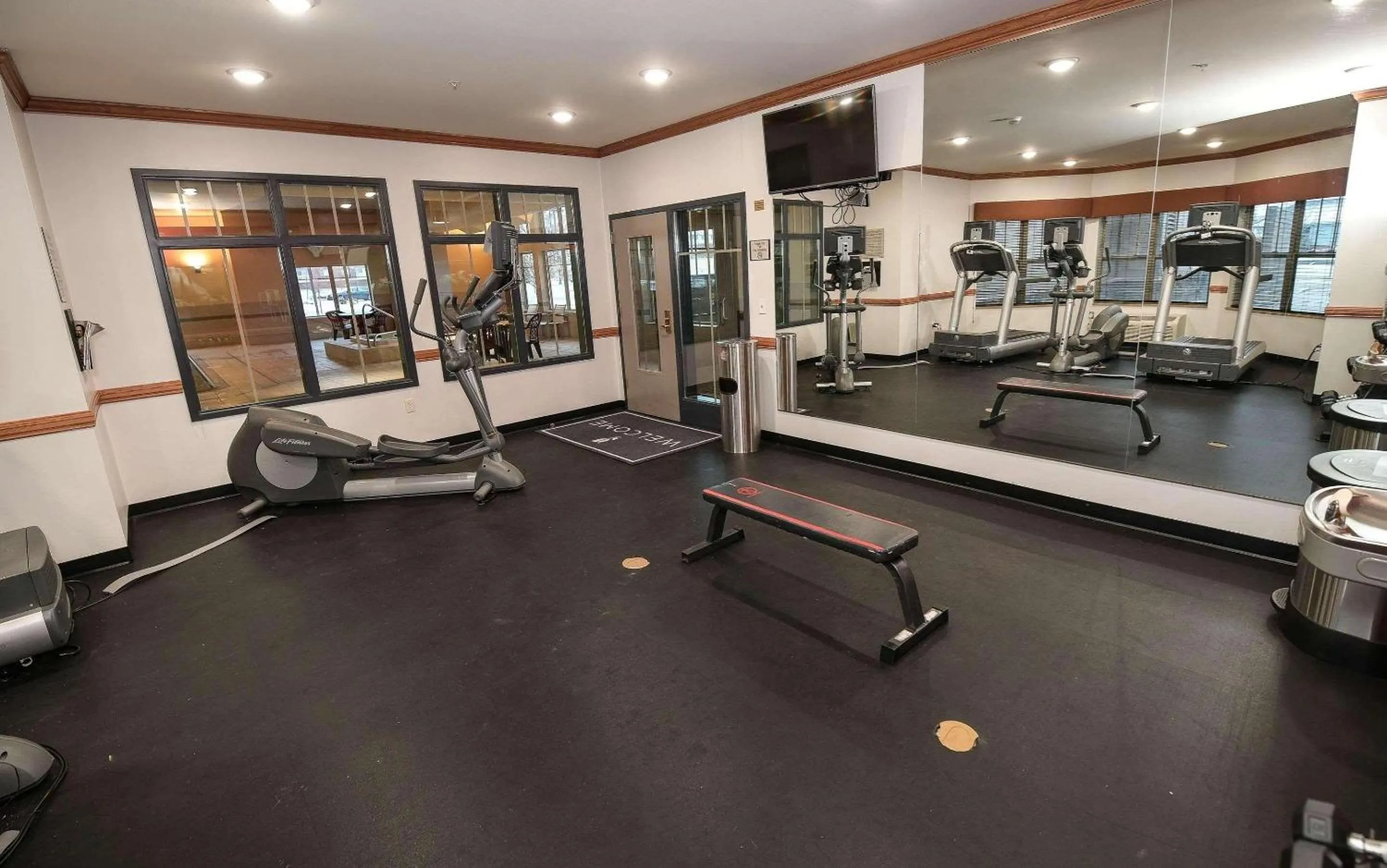 Fitness centre/facilities in Country Inn & Suites by Radisson, Grand Forks, ND