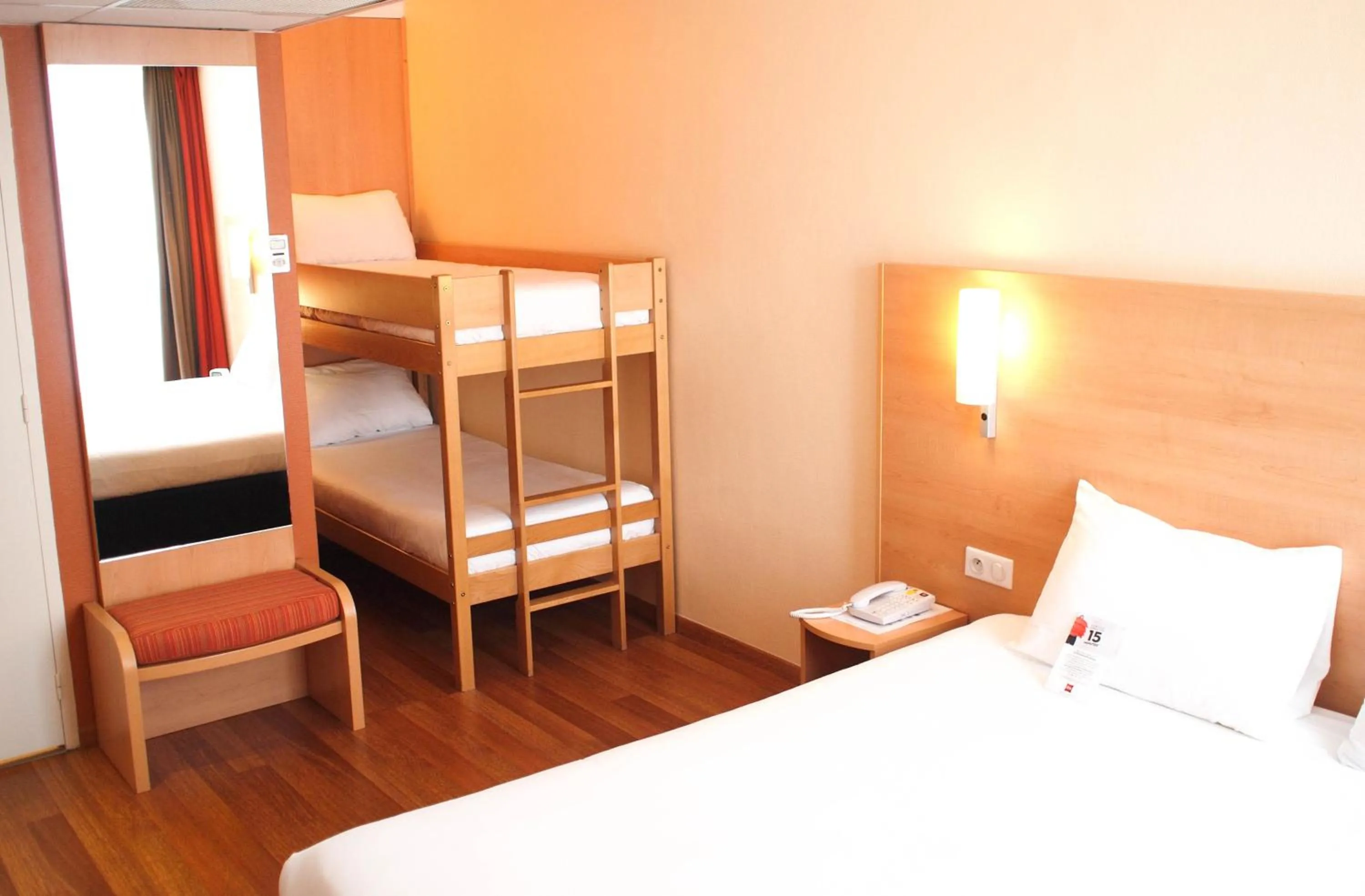 Bedroom, Bed in ibis Bordeaux Saint Emilion