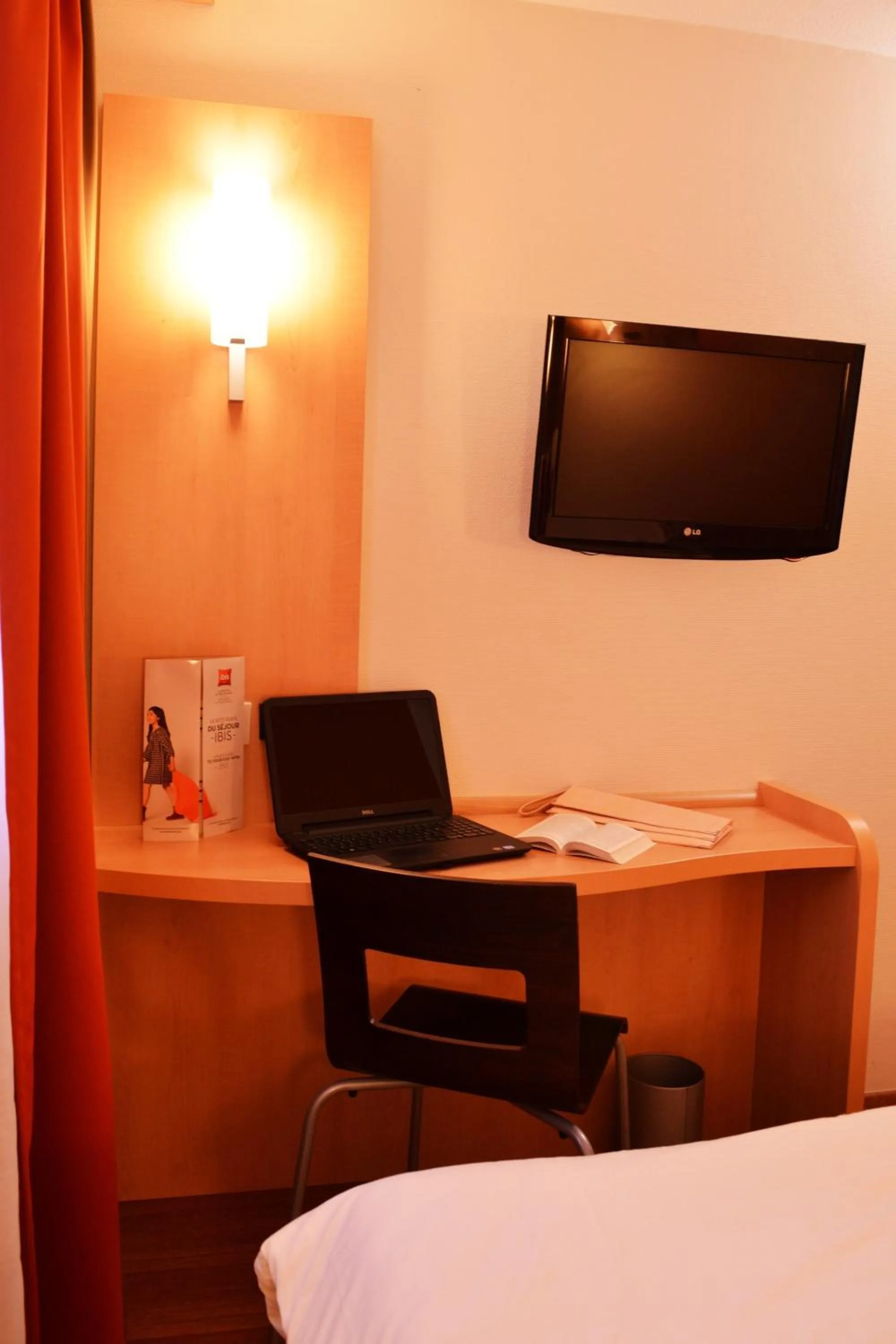 TV and multimedia, Bed in ibis Bordeaux Saint Emilion