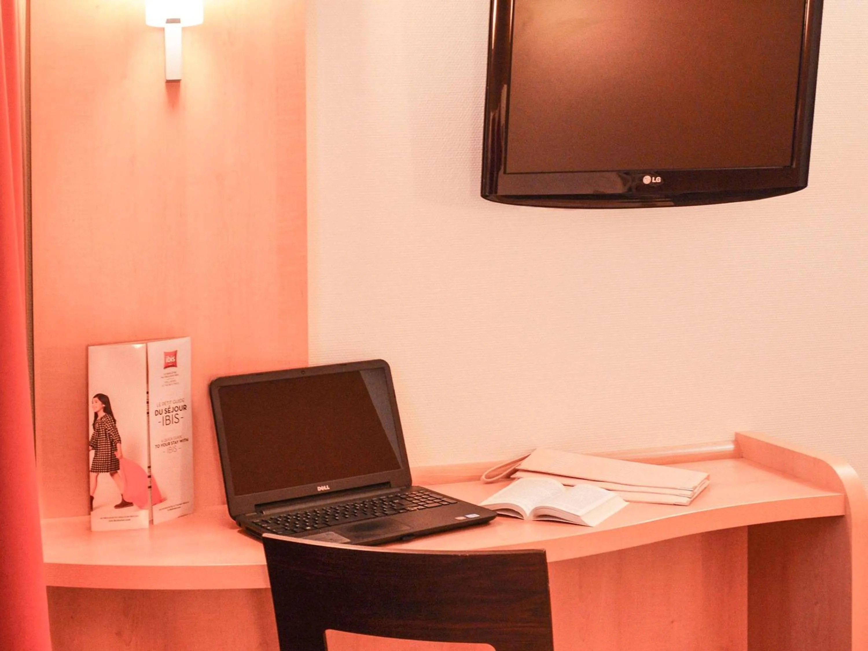 Bedroom in ibis Bordeaux Saint Emilion