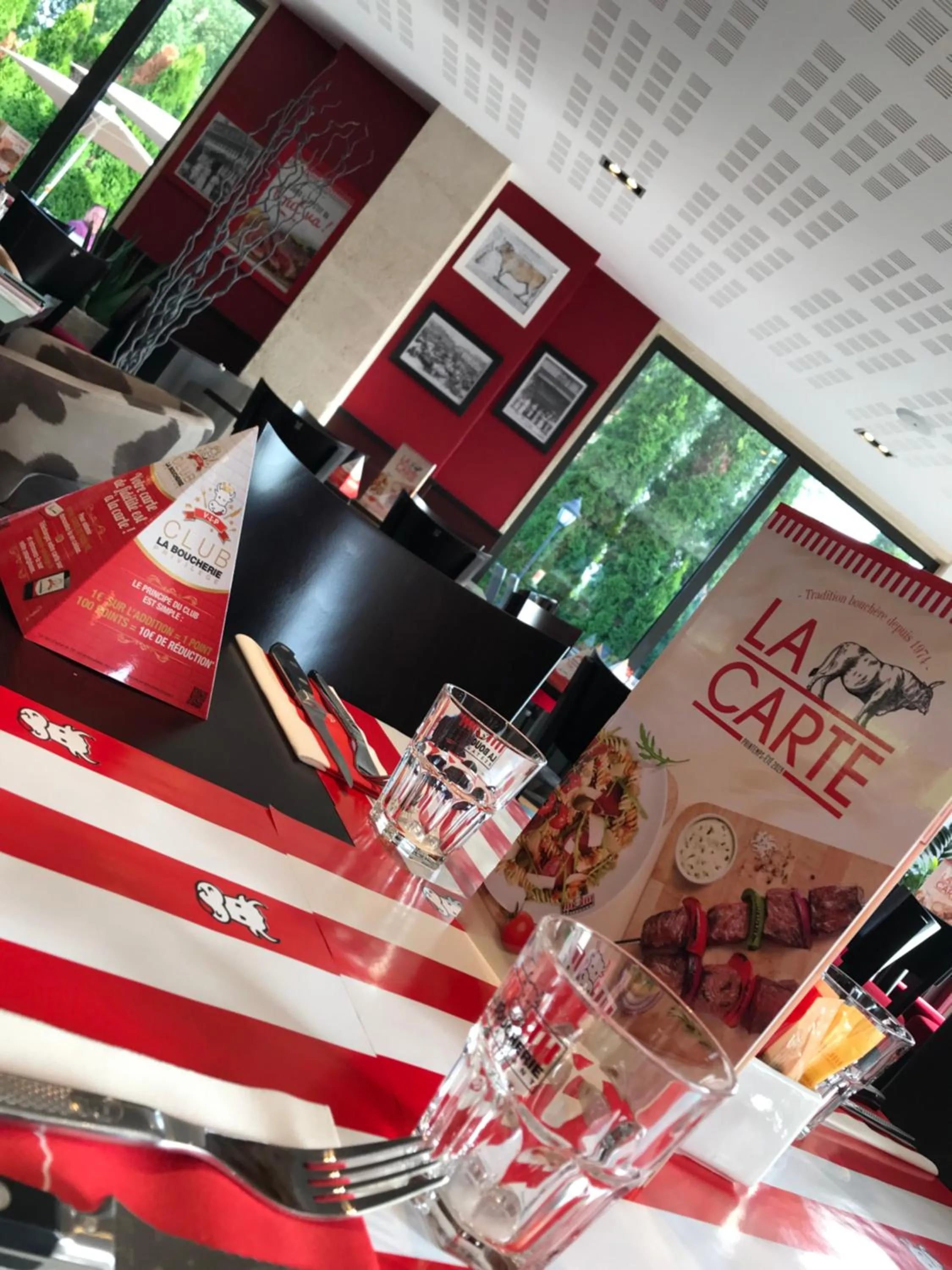 Dining area in ibis Bordeaux Saint Emilion
