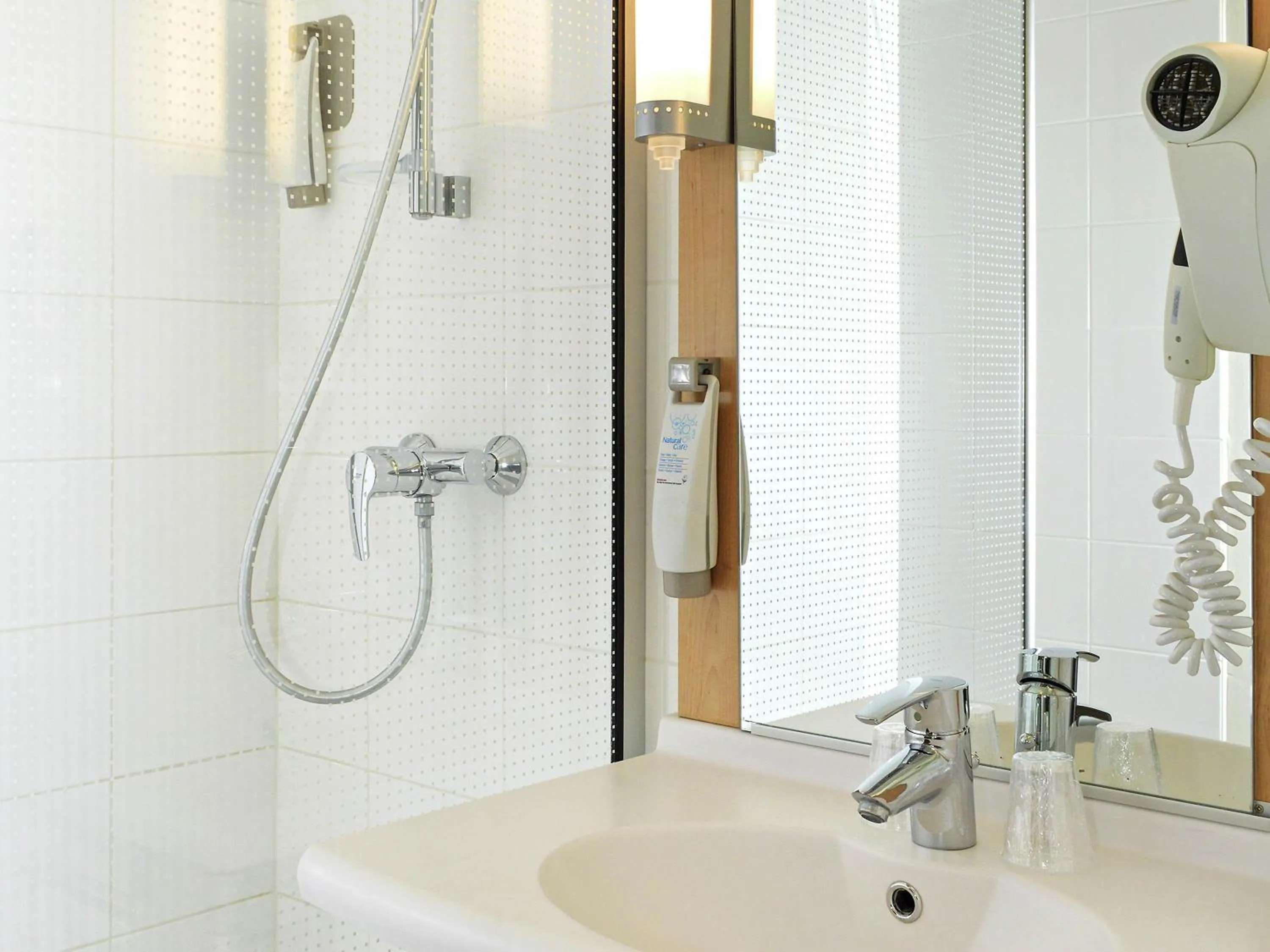 Bedroom in ibis Bordeaux Saint Emilion