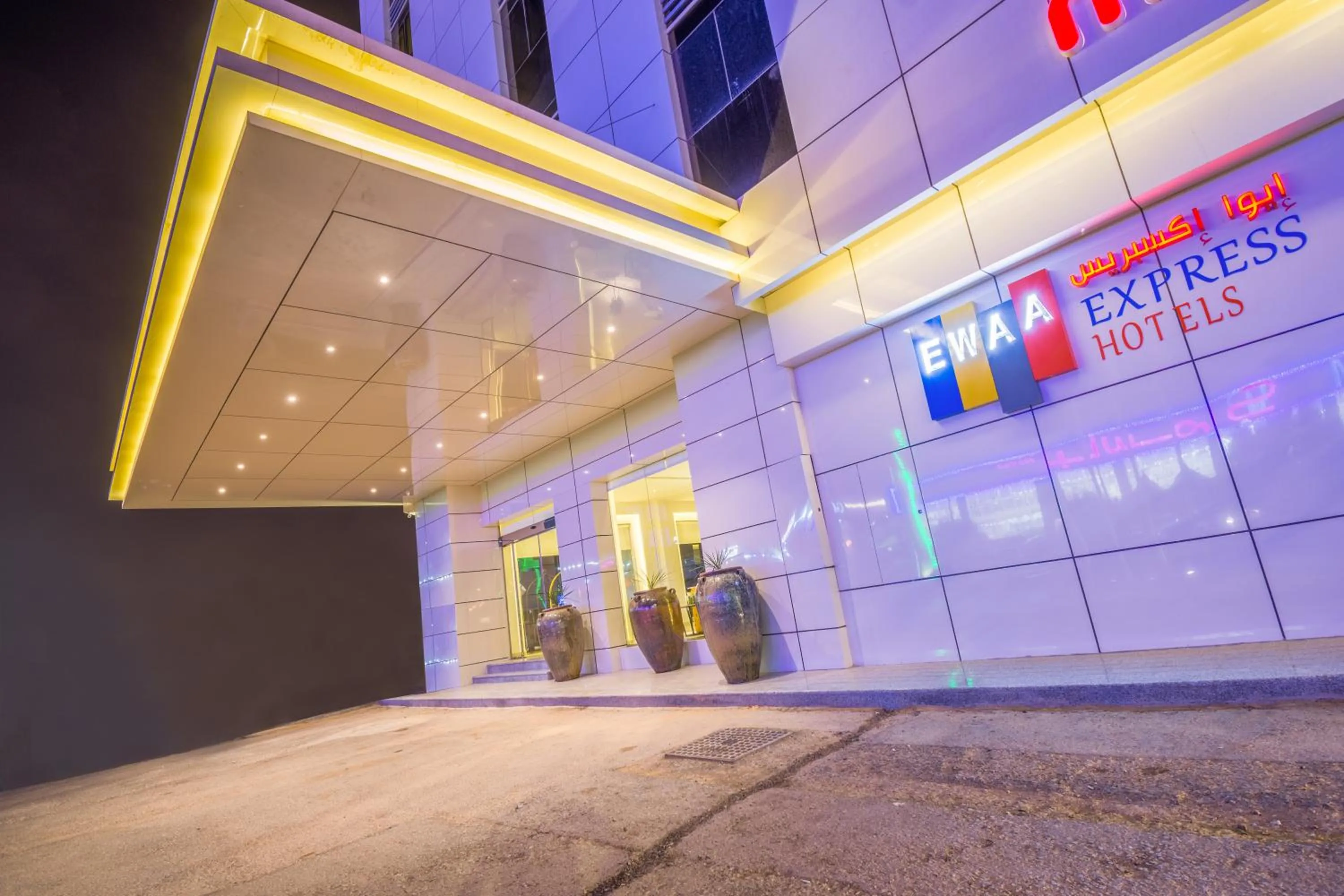 Facade/entrance in Ewaa Express Hotel - Buraydah