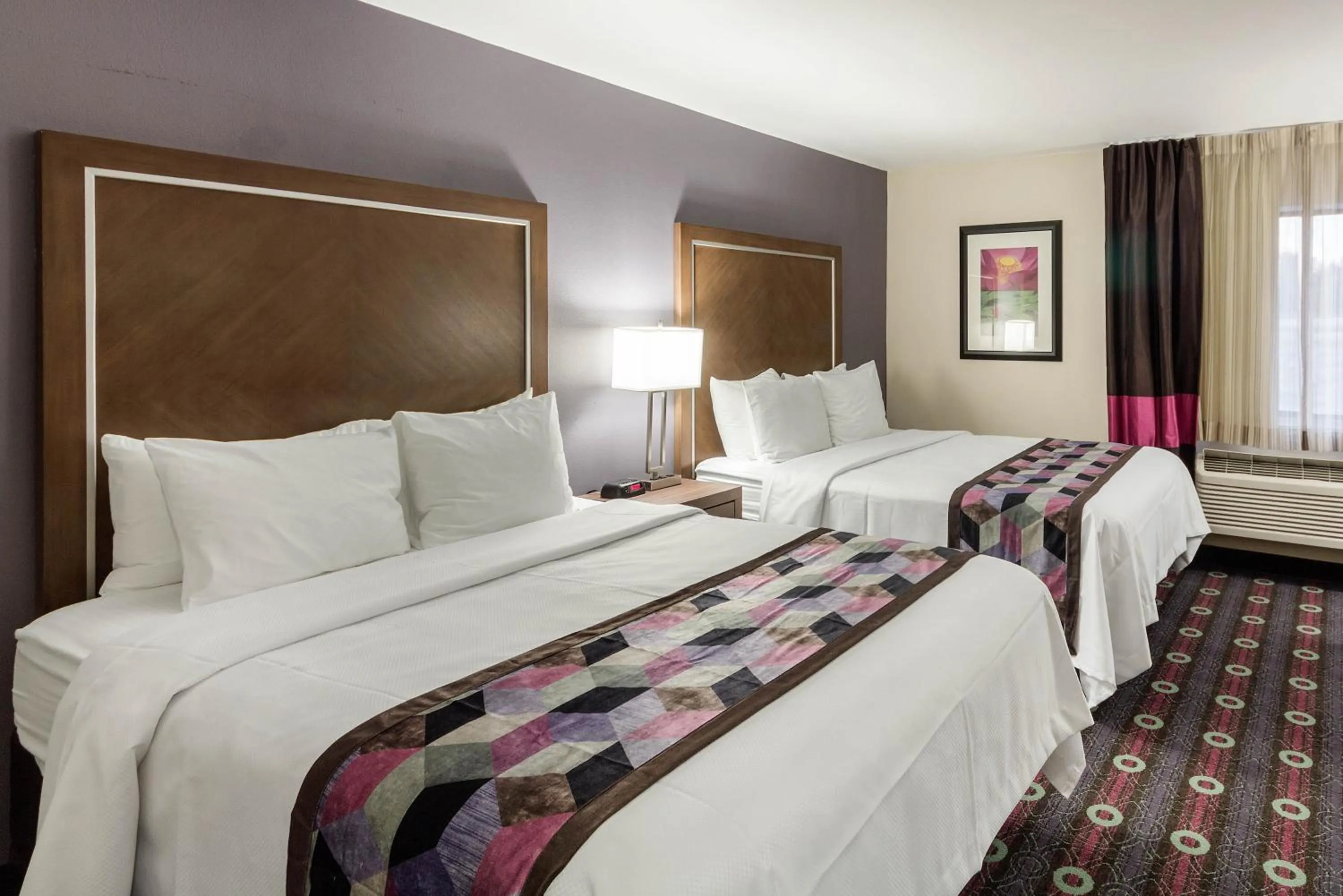 Bed in Comfort Inn Tulsa Midtown