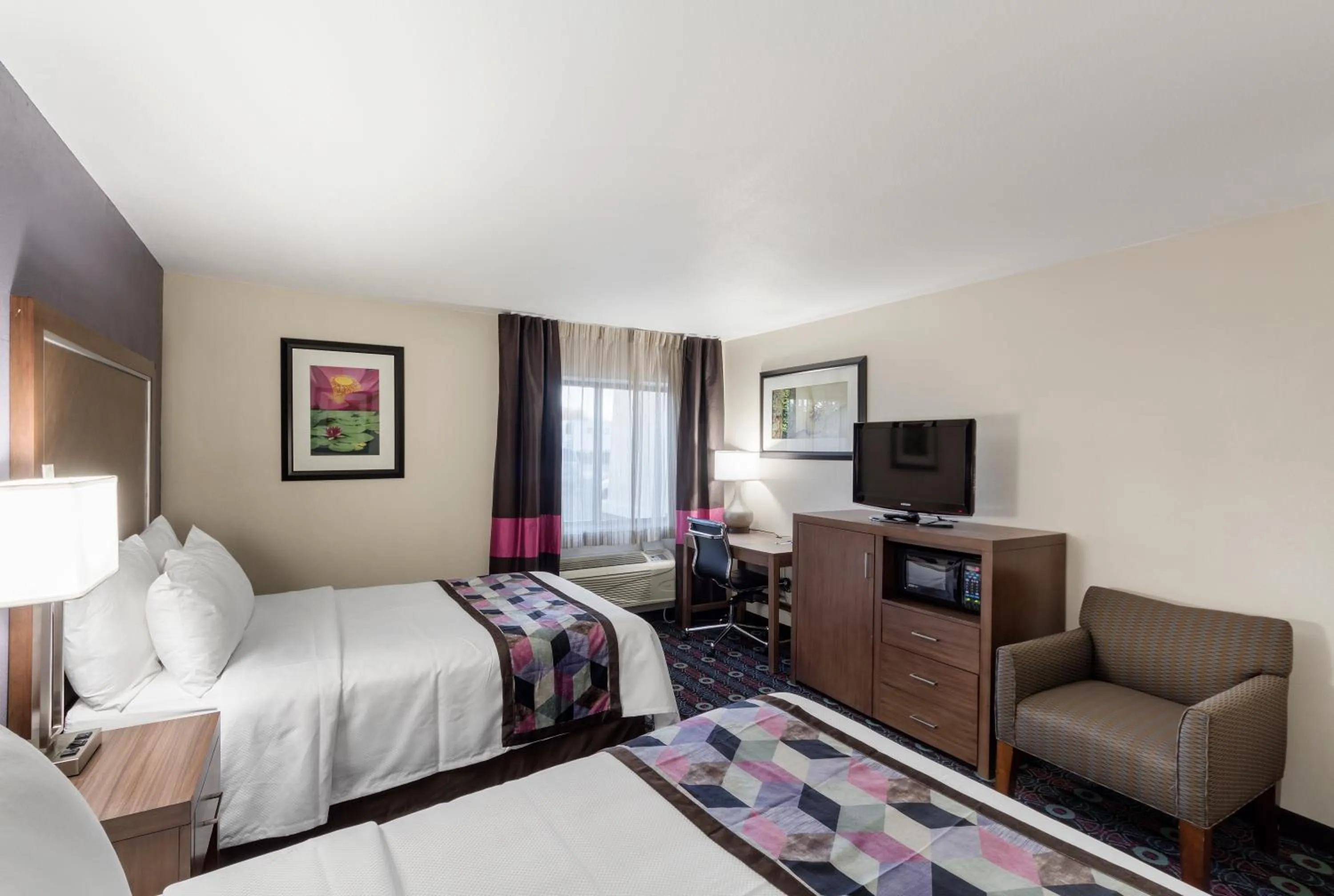 Bed in Comfort Inn Tulsa Midtown