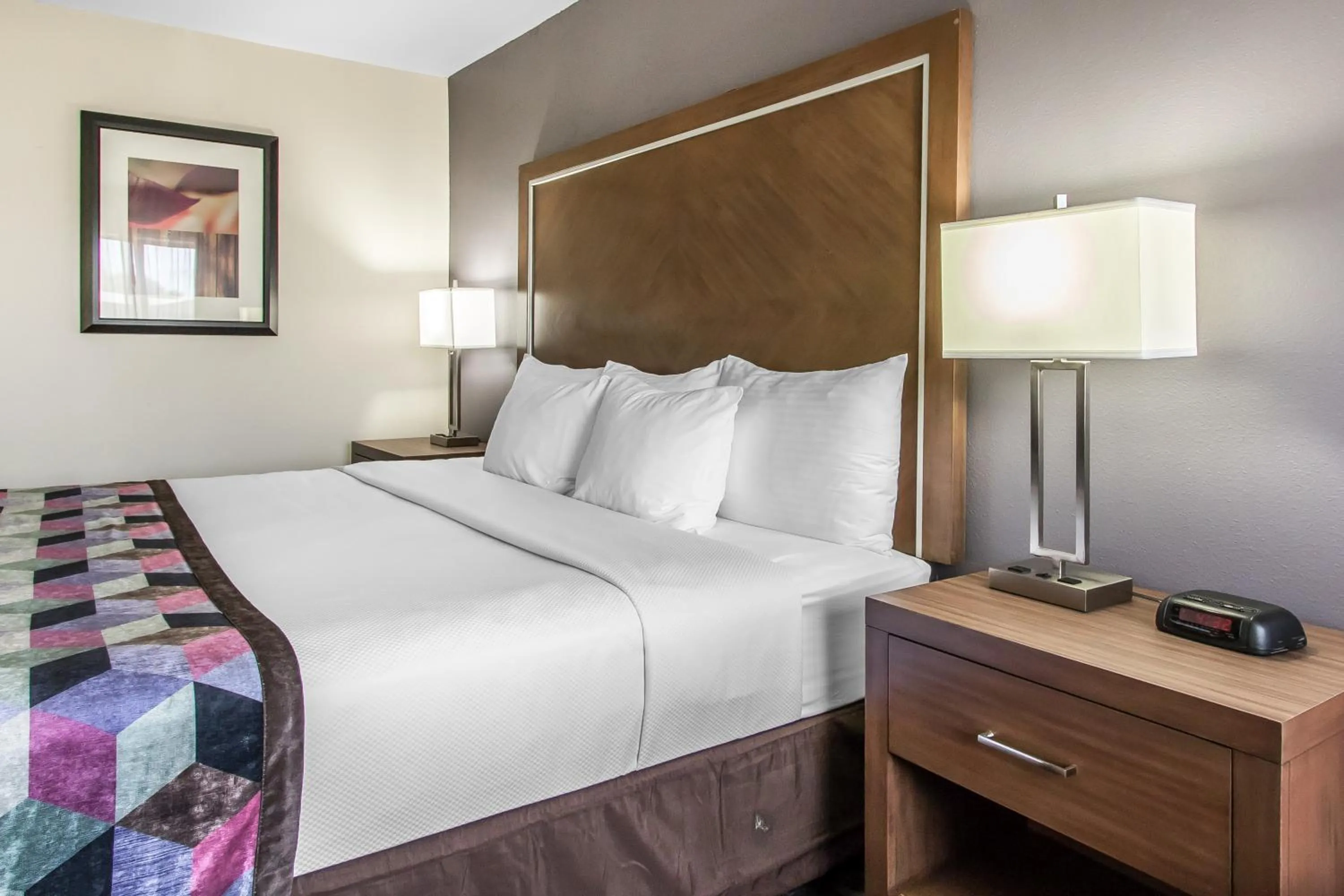 Bed in Comfort Inn Tulsa Midtown