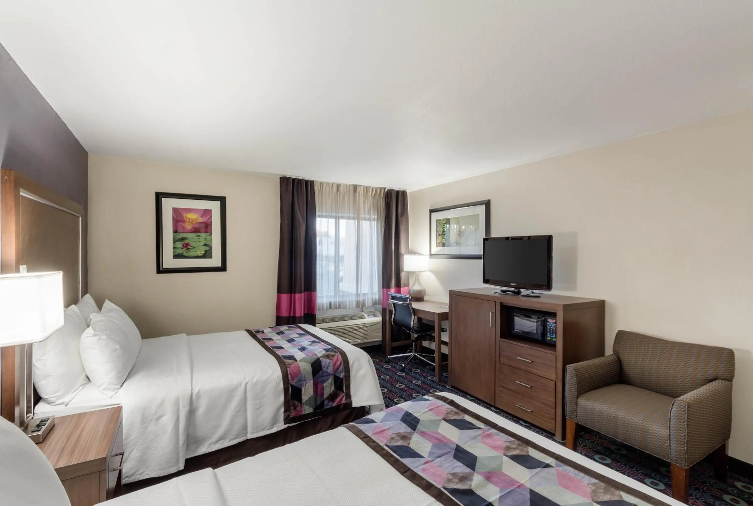 Bed in Comfort Inn Tulsa Midtown