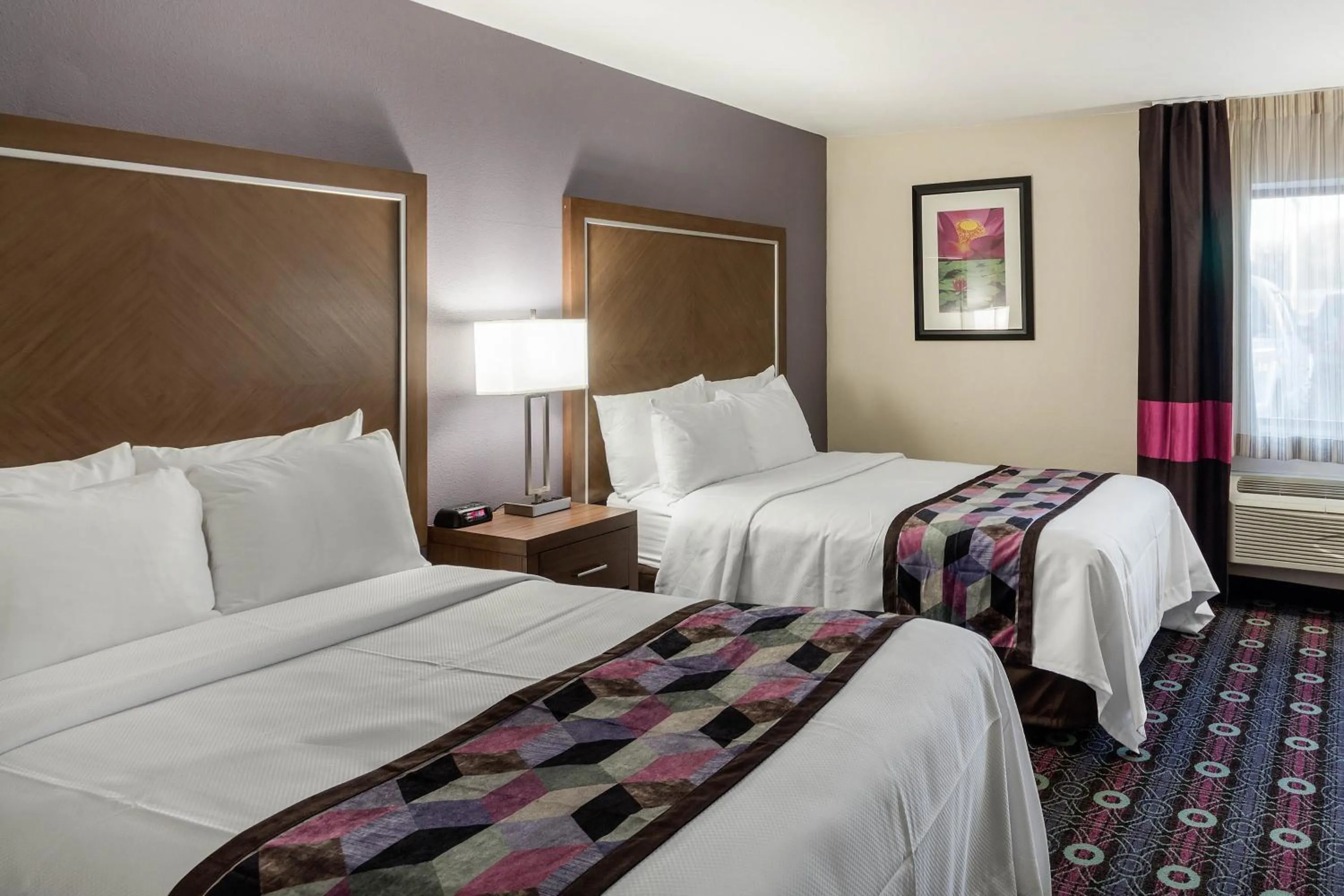 Bed in Comfort Inn Tulsa Midtown