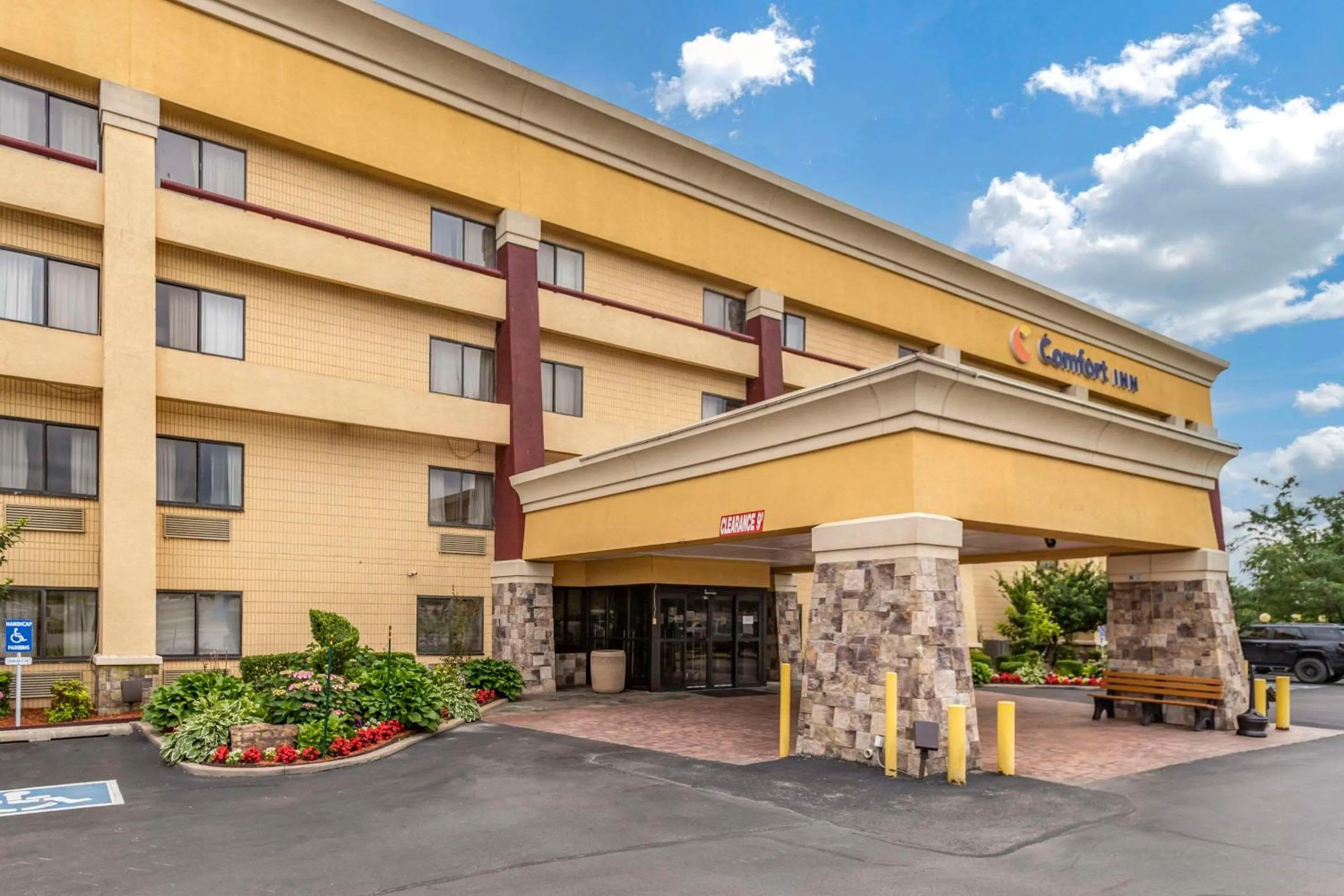 Property building in Comfort Inn Tulsa Midtown