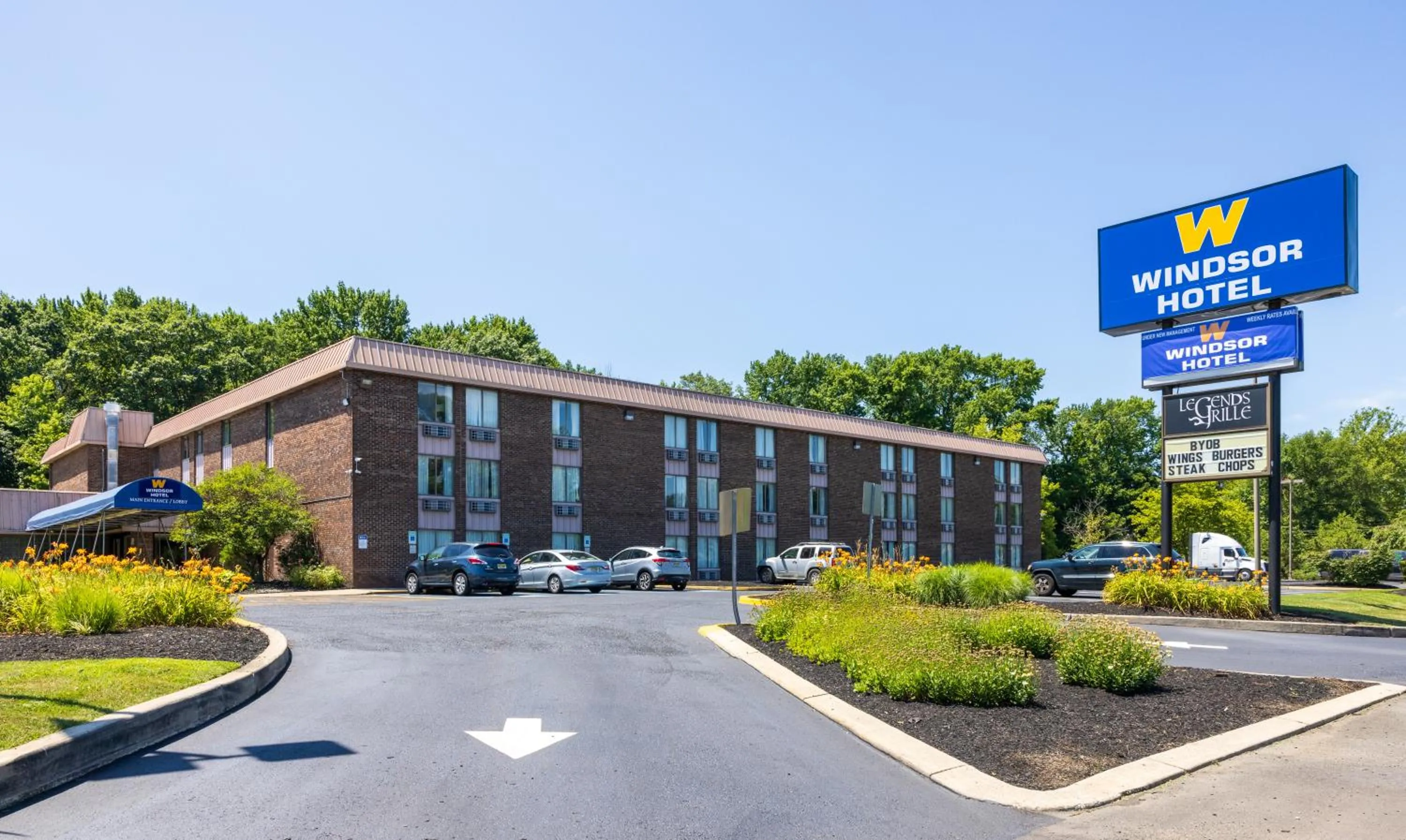 Property building in Days Inn by Wyndham East Windsor/Hightstown
