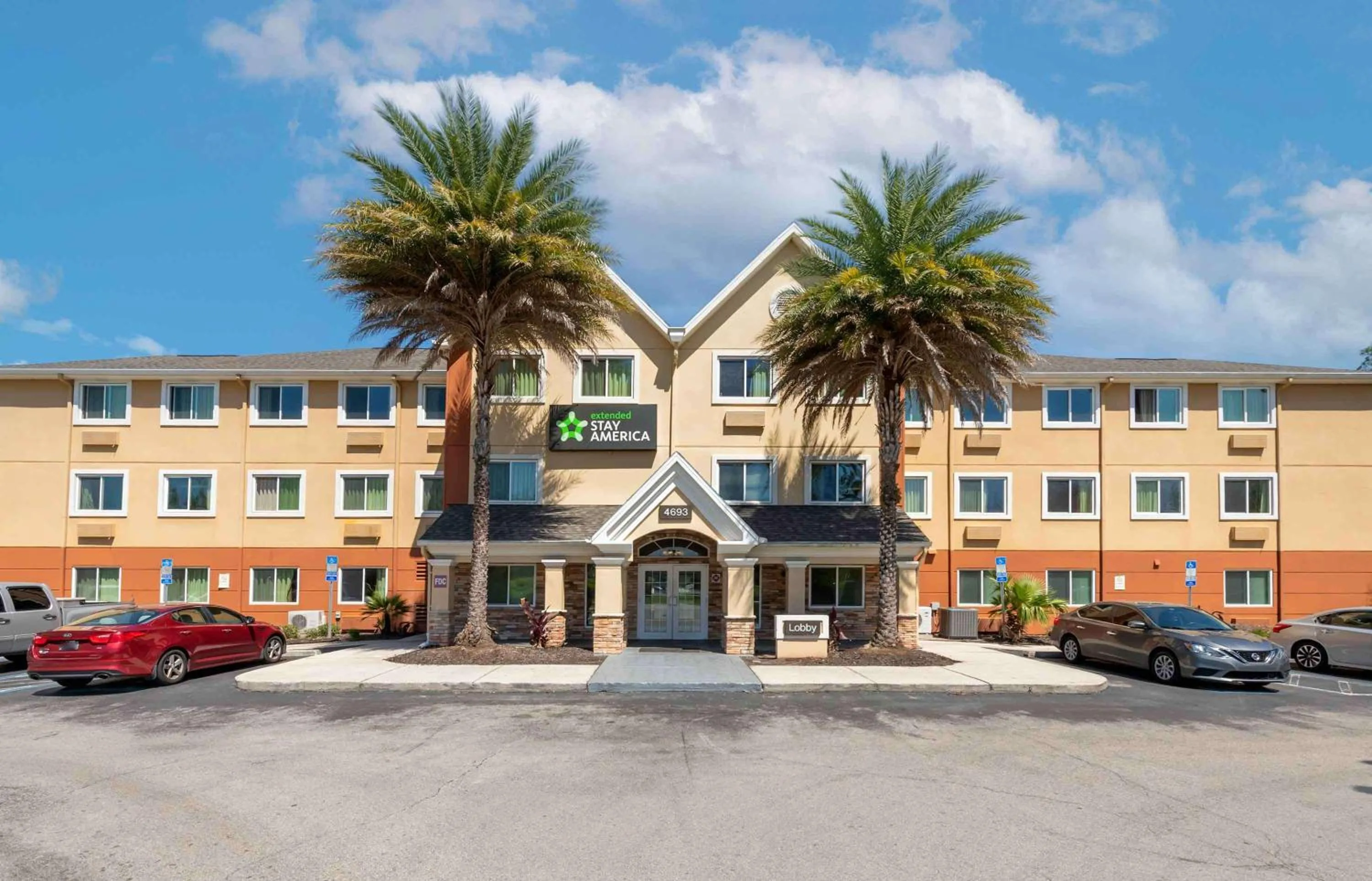 Property building in Extended Stay America Select Suites - Jacksonville Salisbury Rd Southpoint
