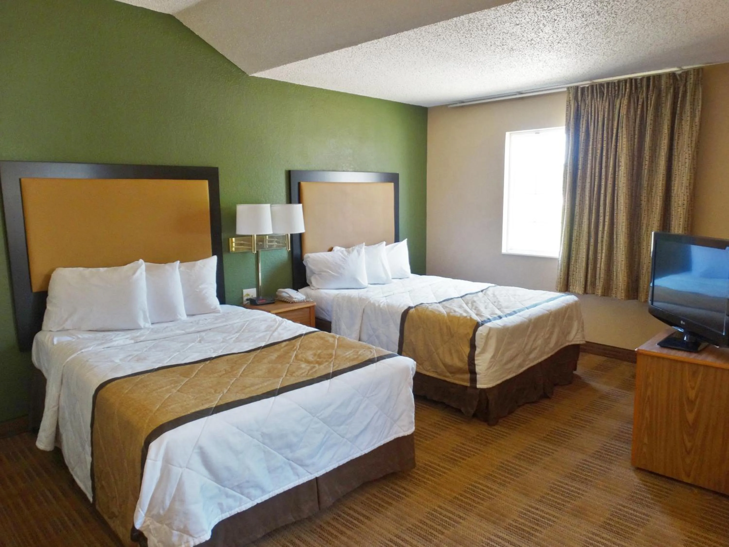 Bed in Extended Stay America Select Suites - Jacksonville Salisbury Rd Southpoint