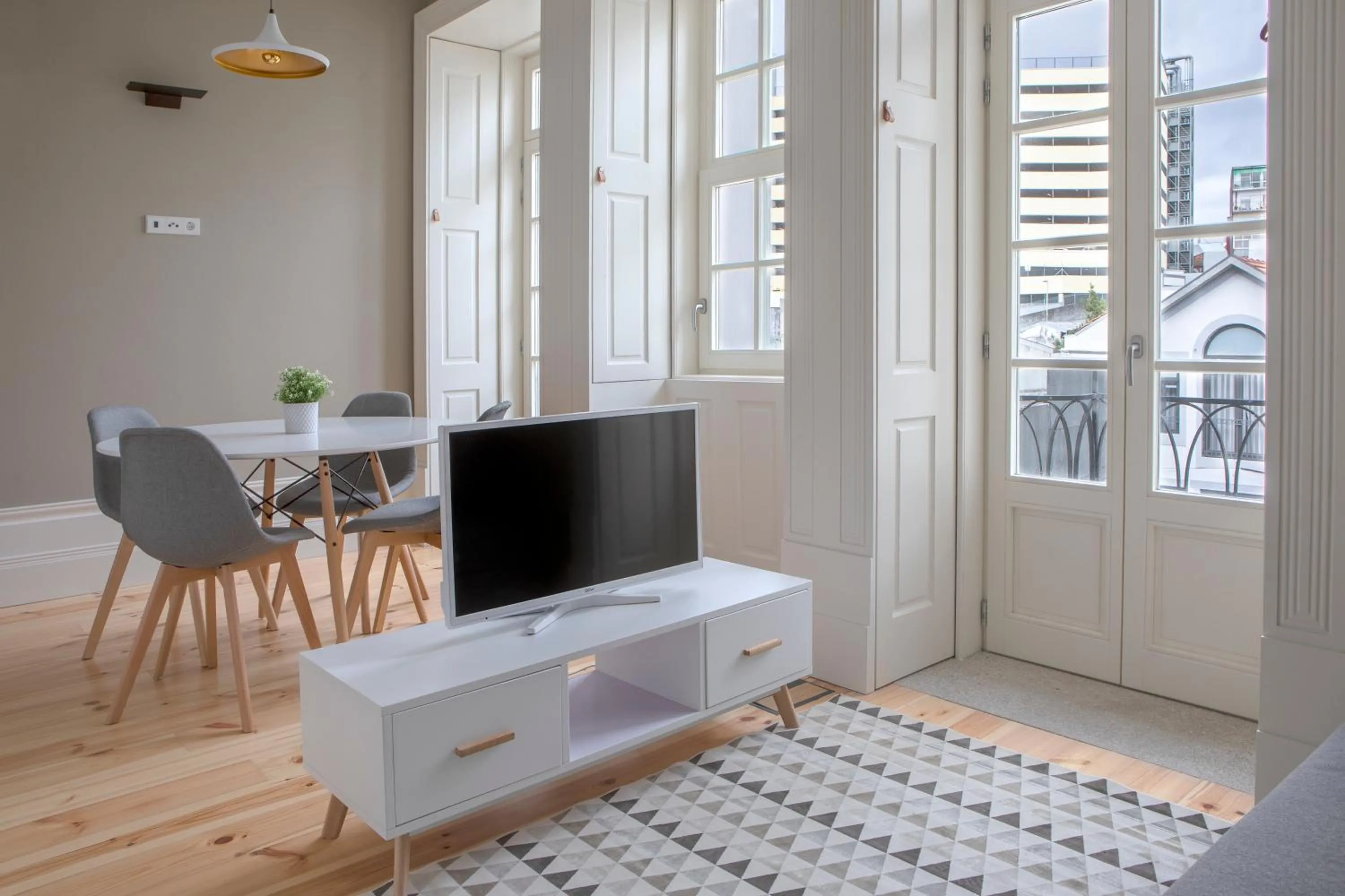TV and multimedia in MyStay Porto - Urban Collection