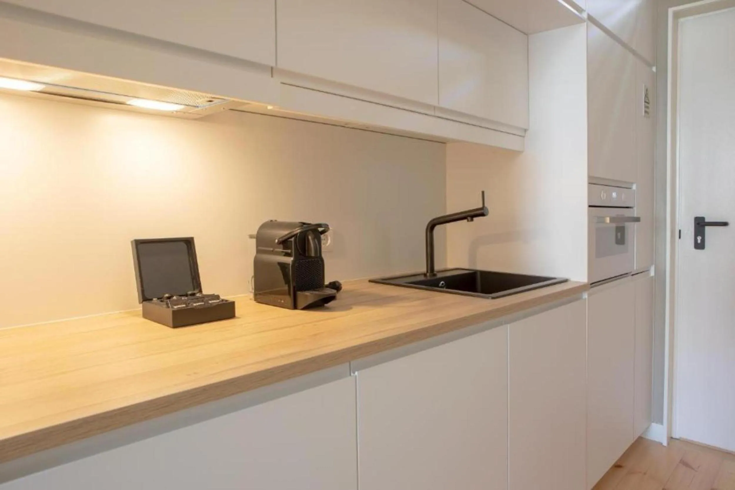 Kitchen or kitchenette in MyStay Porto - Urban Collection