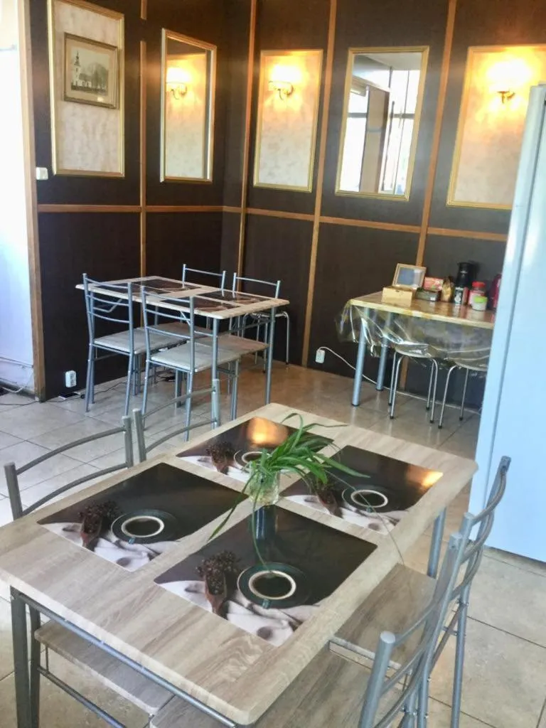 Kitchen or kitchenette in Harbour Hub Hostel