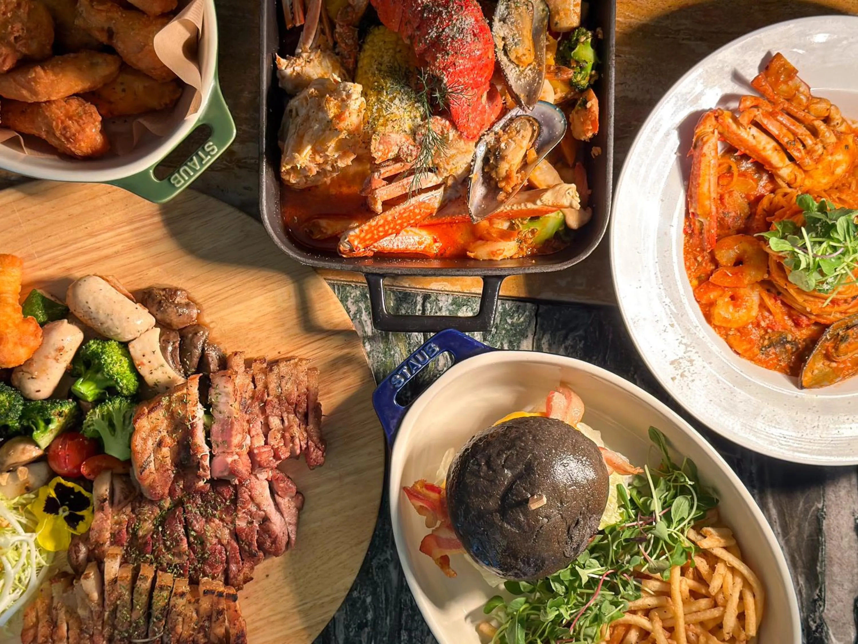 Restaurant/places to eat in GoldOne Hotel & Suites