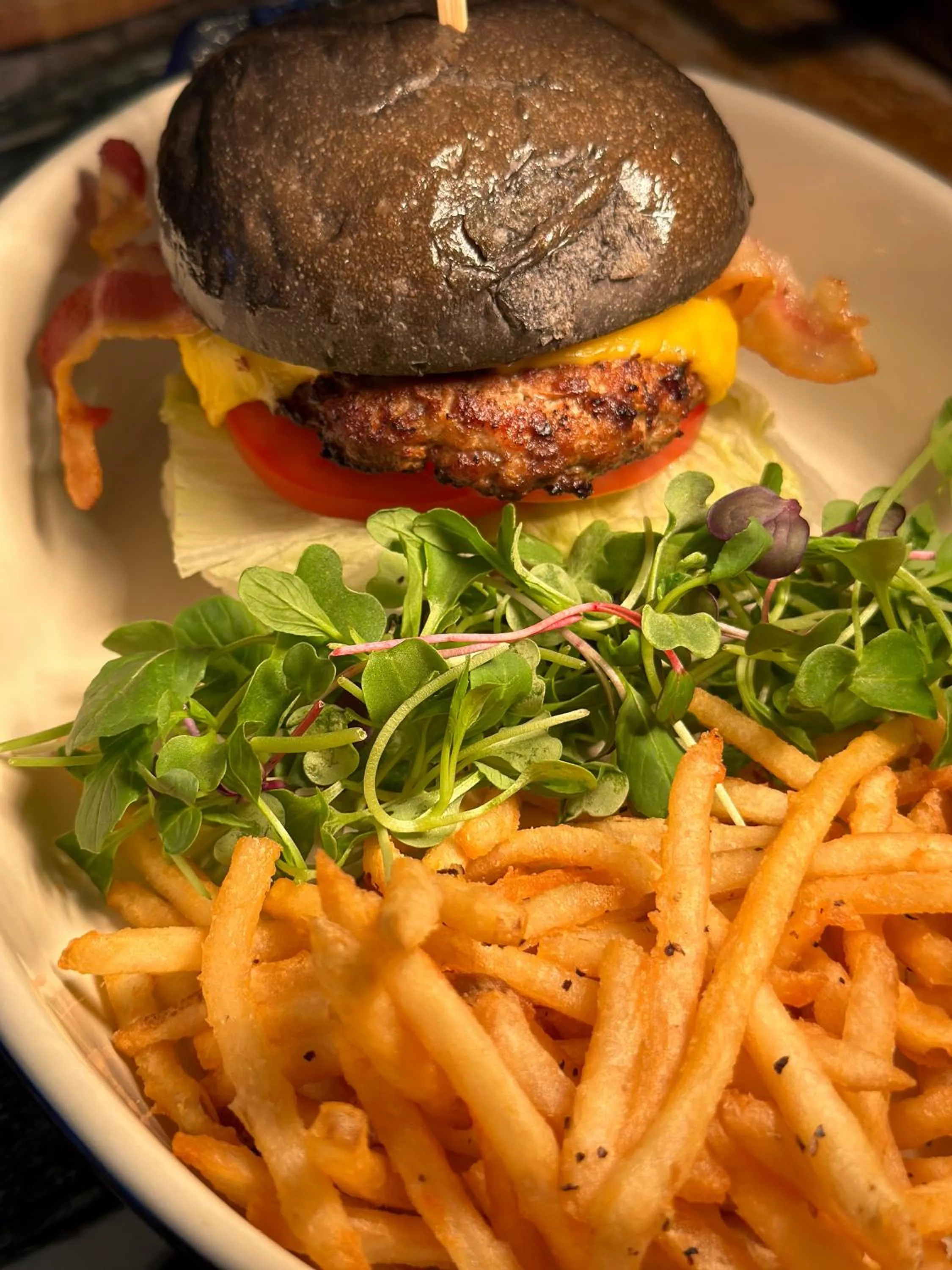 Restaurant/places to eat in GoldOne Hotel & Suites