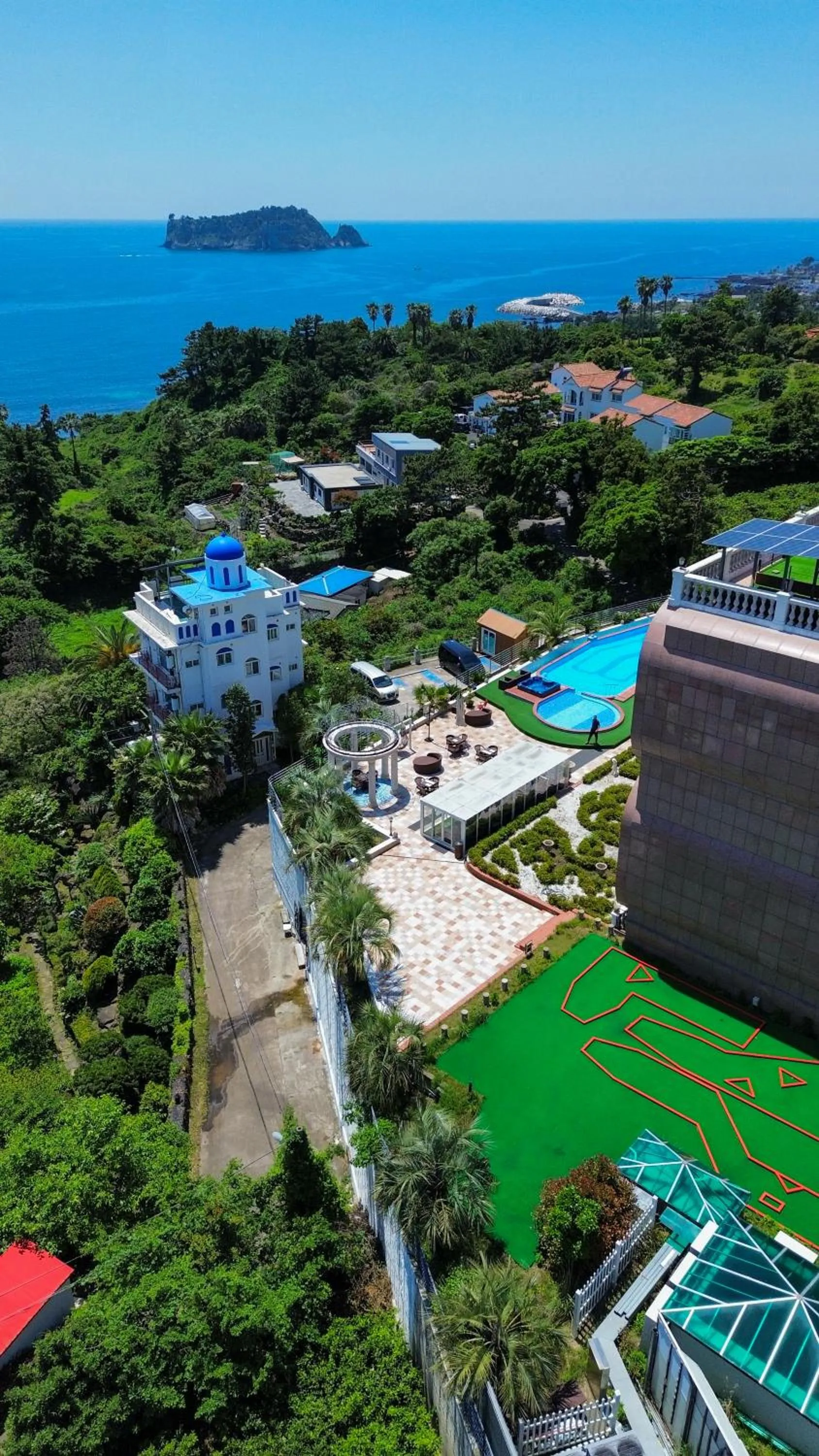 Property building in GoldOne Hotel & Suites