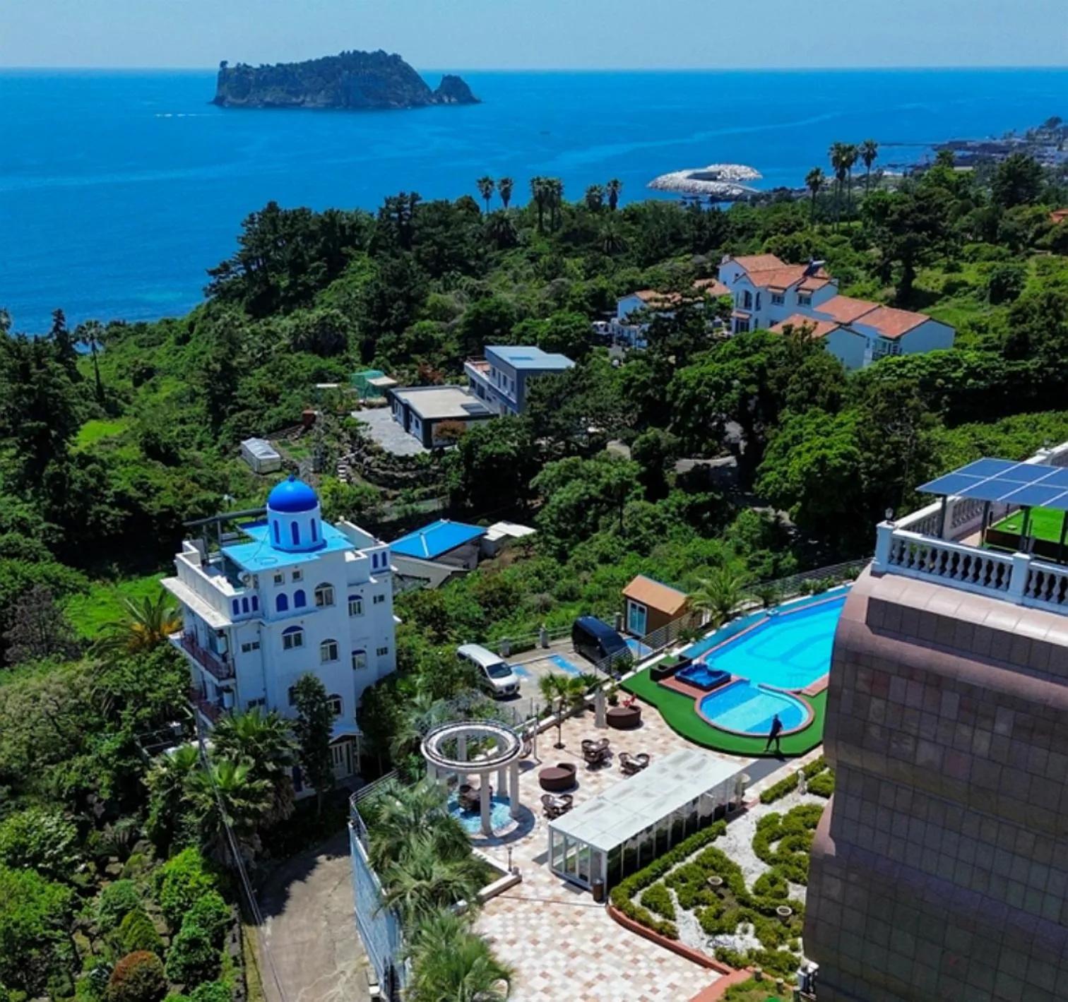 Property building in GoldOne Hotel & Suites