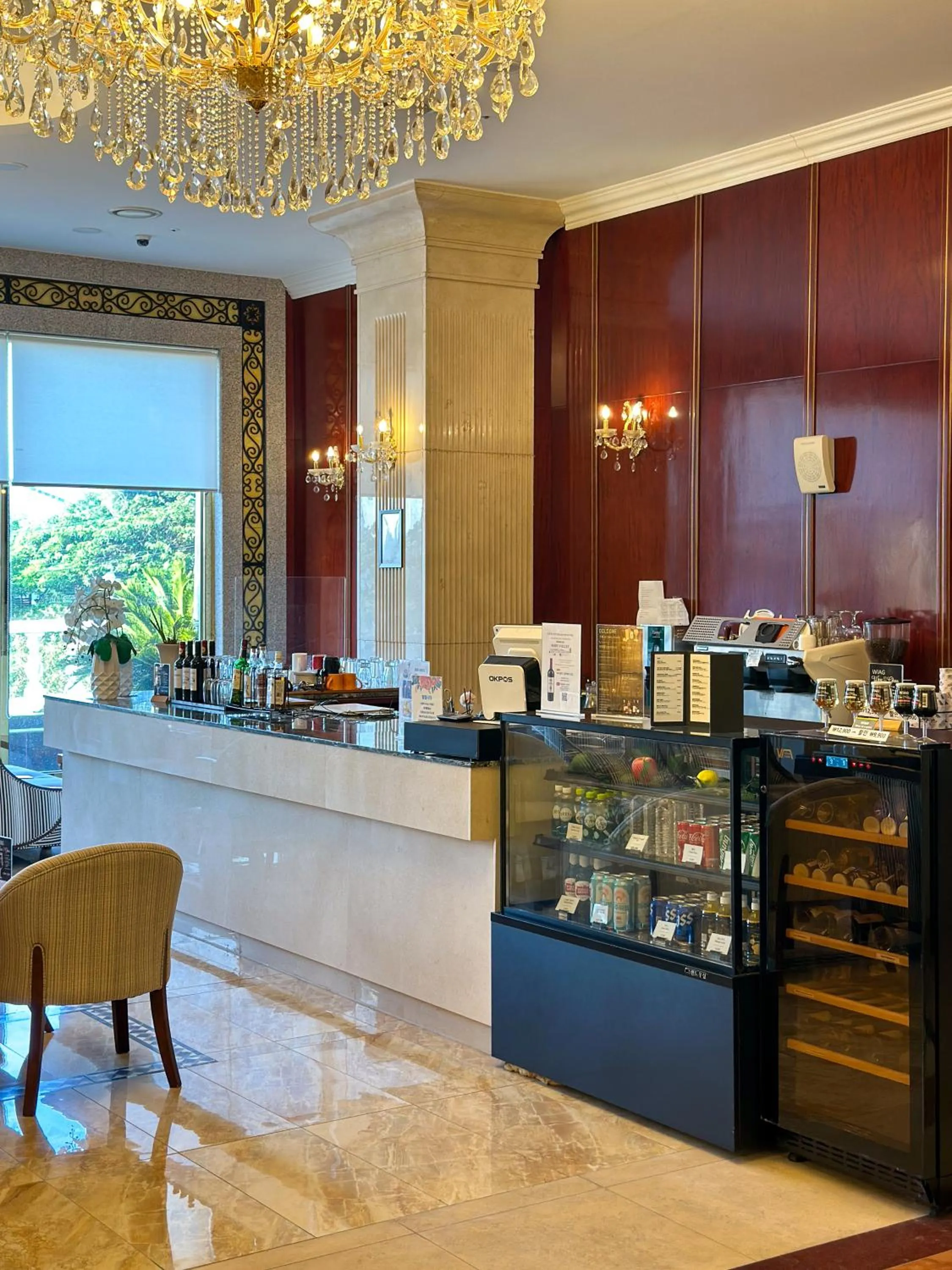 Lounge or bar in GoldOne Hotel & Suites