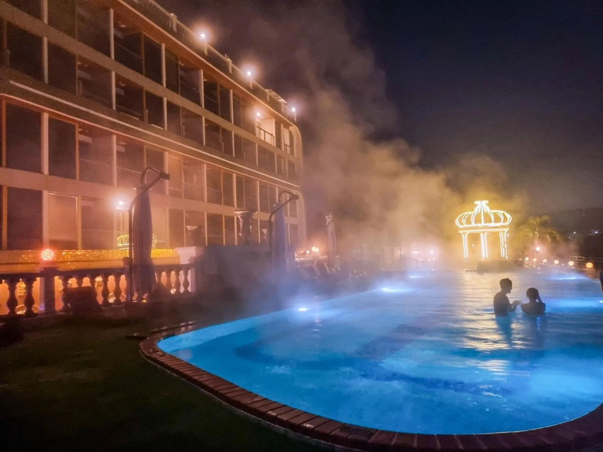 Swimming pool in GoldOne Hotel & Suites