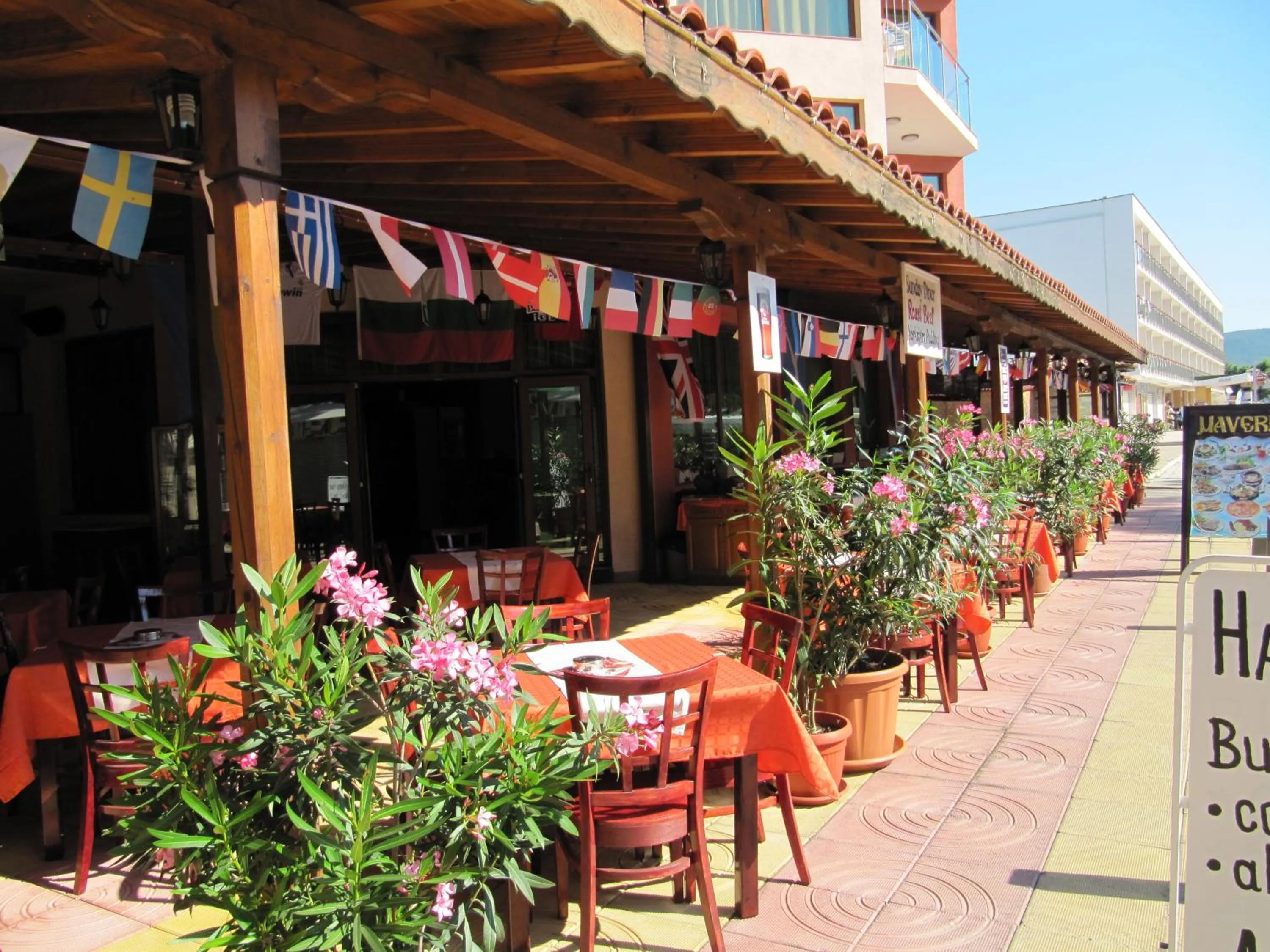 Restaurant/places to eat in Maverick Hotel