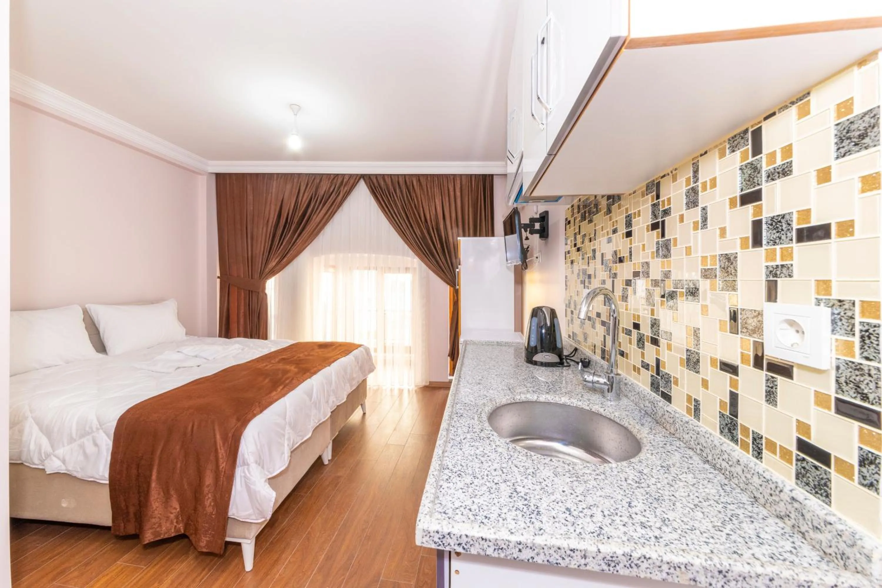 Kitchen or kitchenette, Bed in Tavra hotel