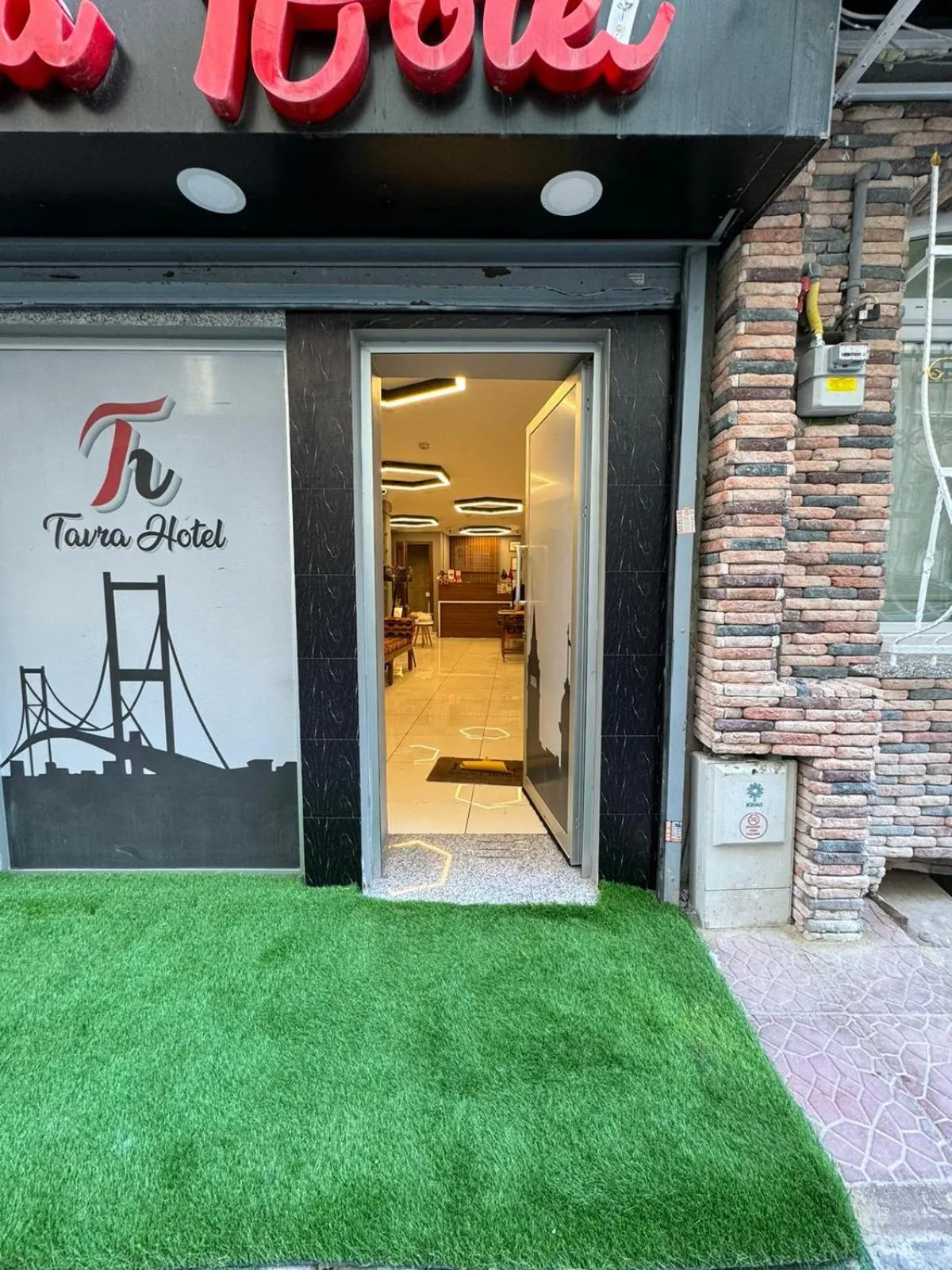 Facade/entrance in Tavra hotel